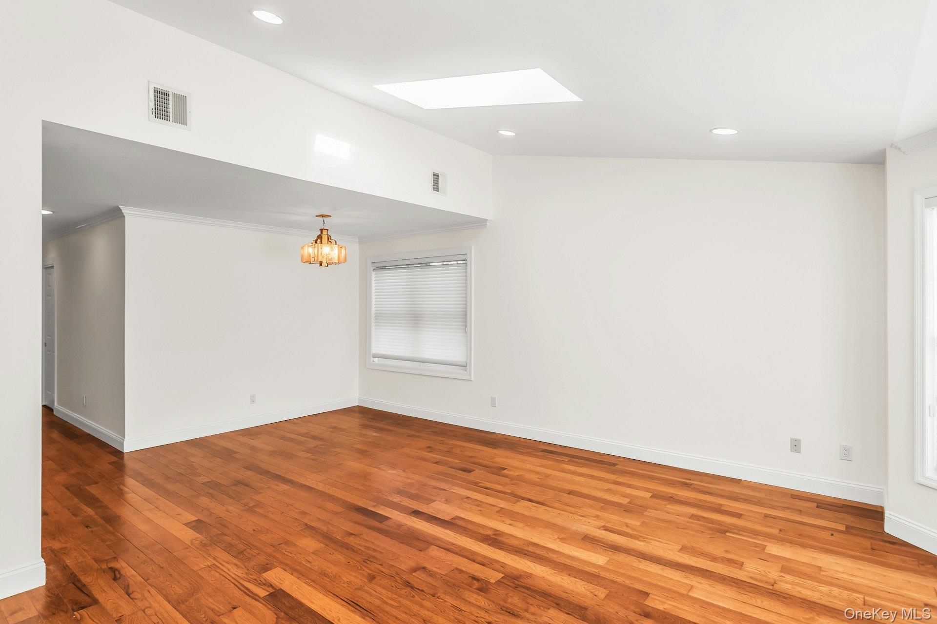 #9 photo, 986 Madeira Boulevard, সাফোক কাউন্টি Melville , NY 11747