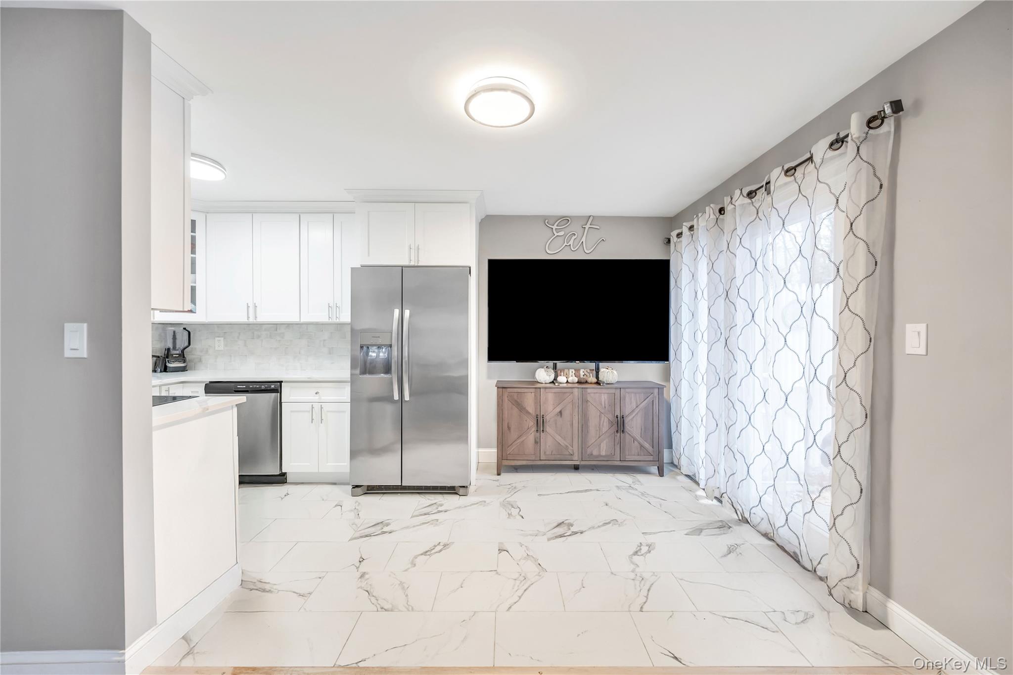 #13 photo, 162 Eagle Hill Court, מחוז סאפוק Middle Island , NY 11953