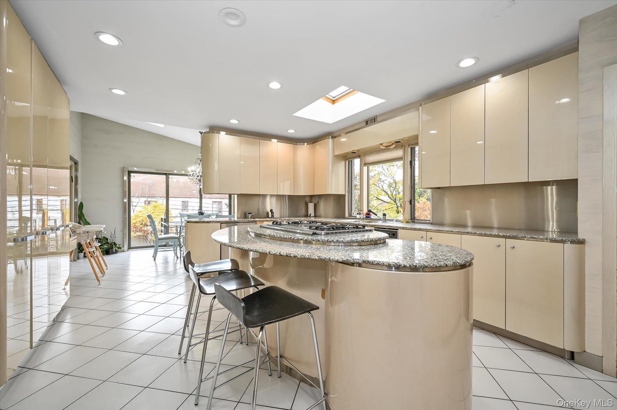 #10 photo, 135-34 78th Drive, קווינס Kew Garden Hills , NY 11367