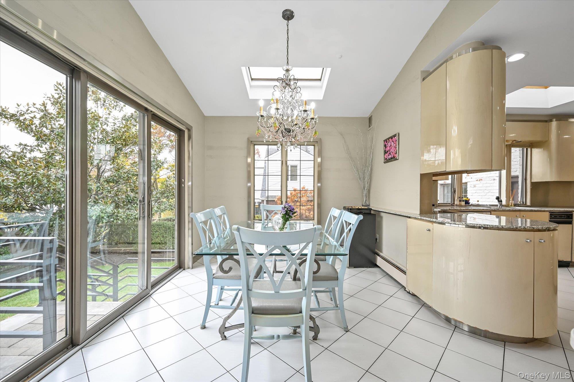 #11 photo, 135-34 78th Drive, קווינס Kew Garden Hills , NY 11367