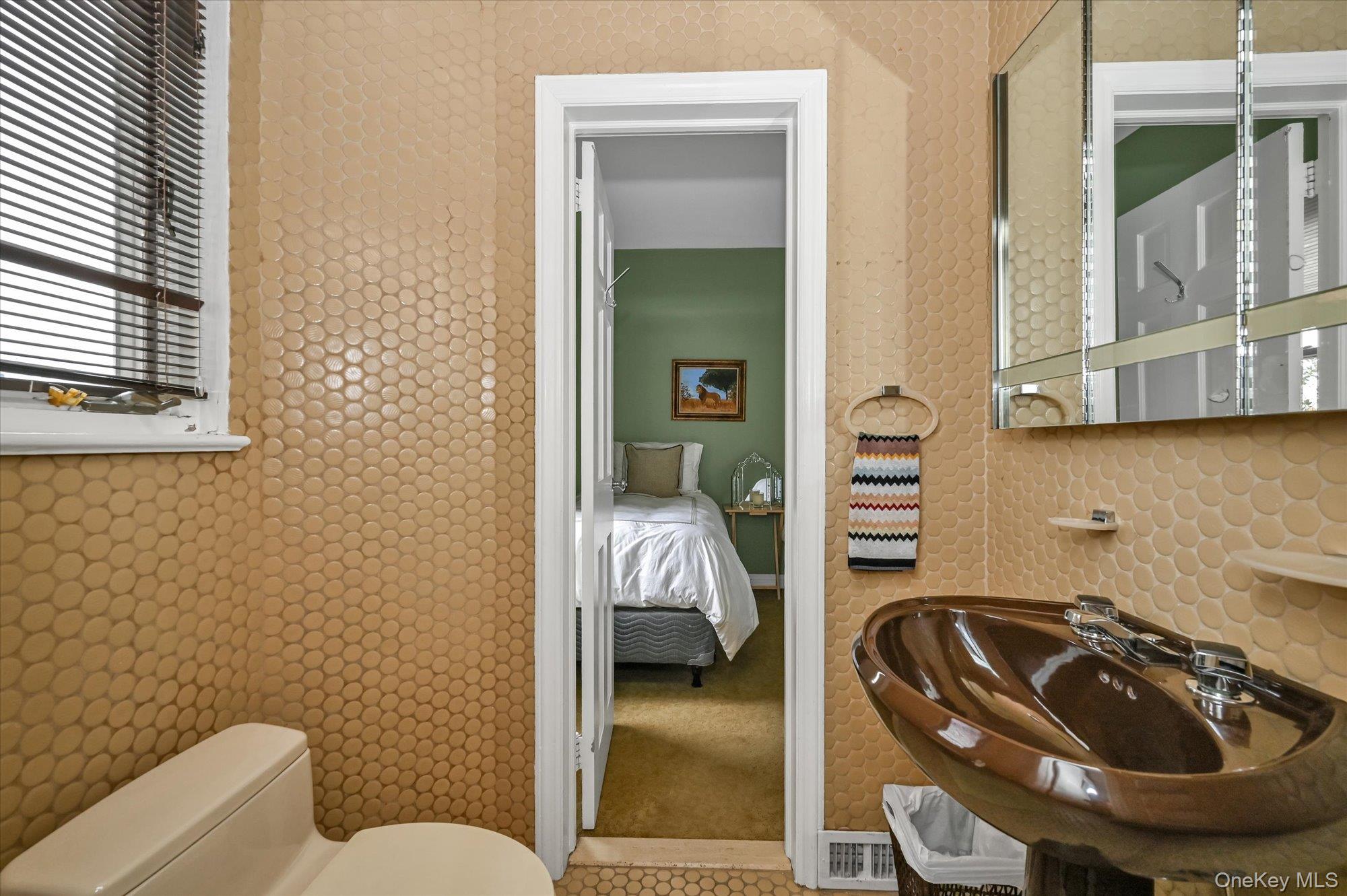 #19 photo, 135-34 78th Drive, קווינס Kew Garden Hills , NY 11367