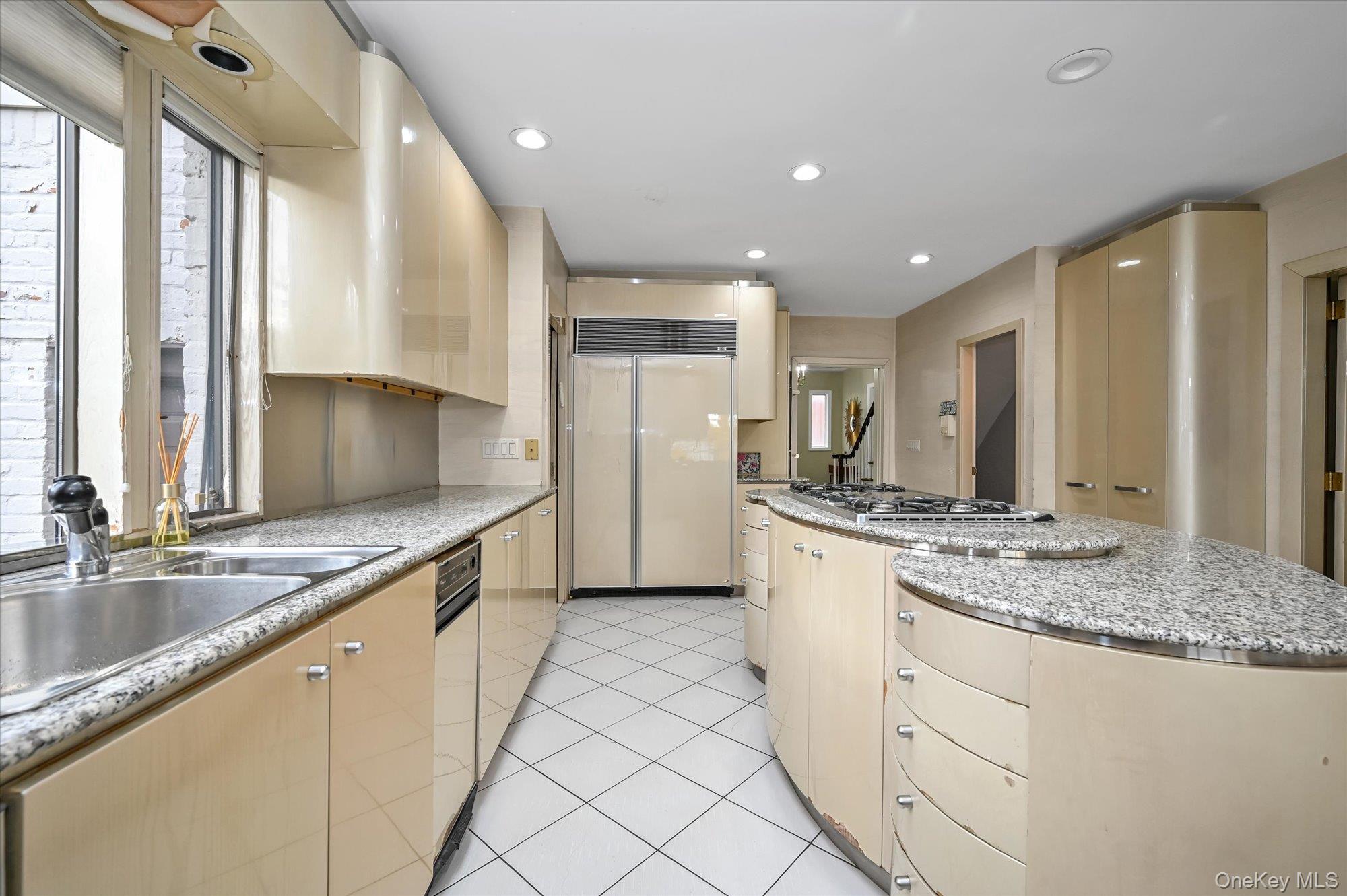 #8 photo, 135-34 78th Drive, קווינס Kew Garden Hills , NY 11367