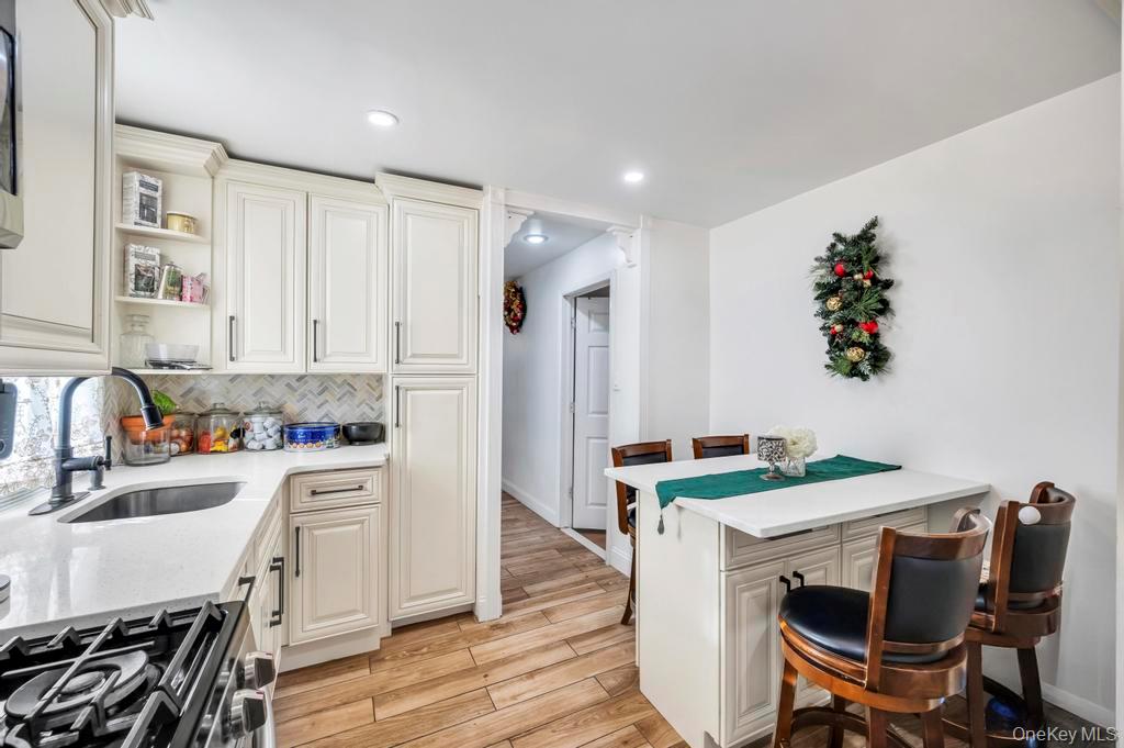 #12 photo, 69 Butler Boulevard, מחוז נסאו Elmont , NY 11003