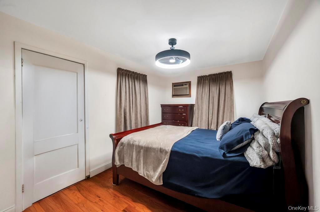 #15 photo, 69 Butler Boulevard, מחוז נסאו Elmont , NY 11003