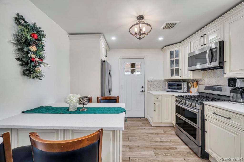 #7 photo, 69 Butler Boulevard, מחוז נסאו Elmont , NY 11003