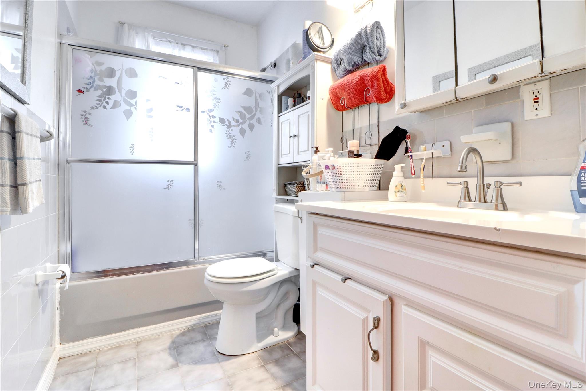 #16 photo, 6510 80th Avenue, Glendale , NY 11385