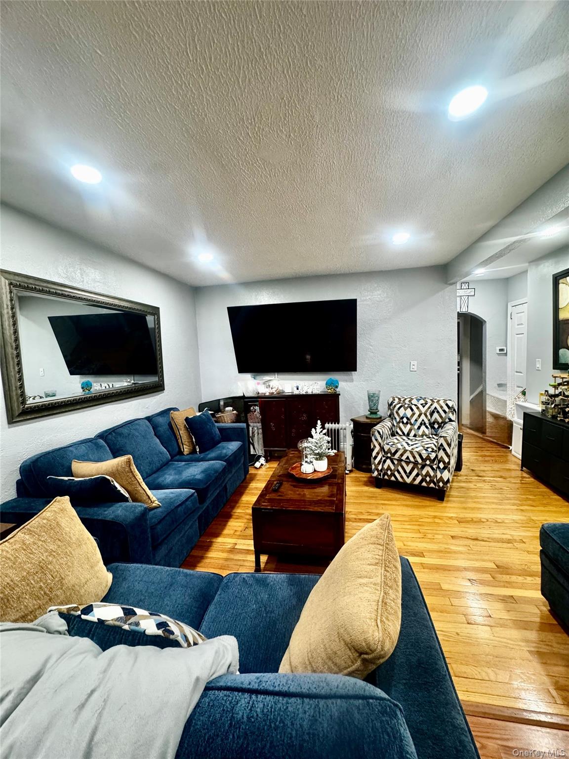 #15 photo, 62 E Greenwich Avenue, नासाउ काउंटी Roosevelt , NY 11575