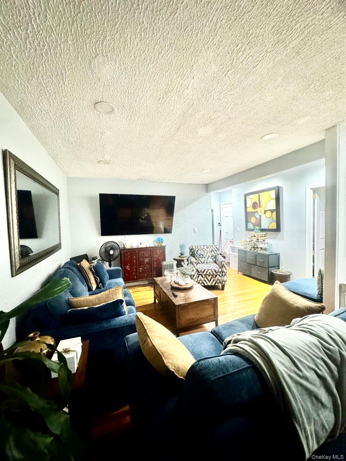 #4 photo, 62 E Greenwich Avenue, नासाउ काउंटी Roosevelt , NY 11575