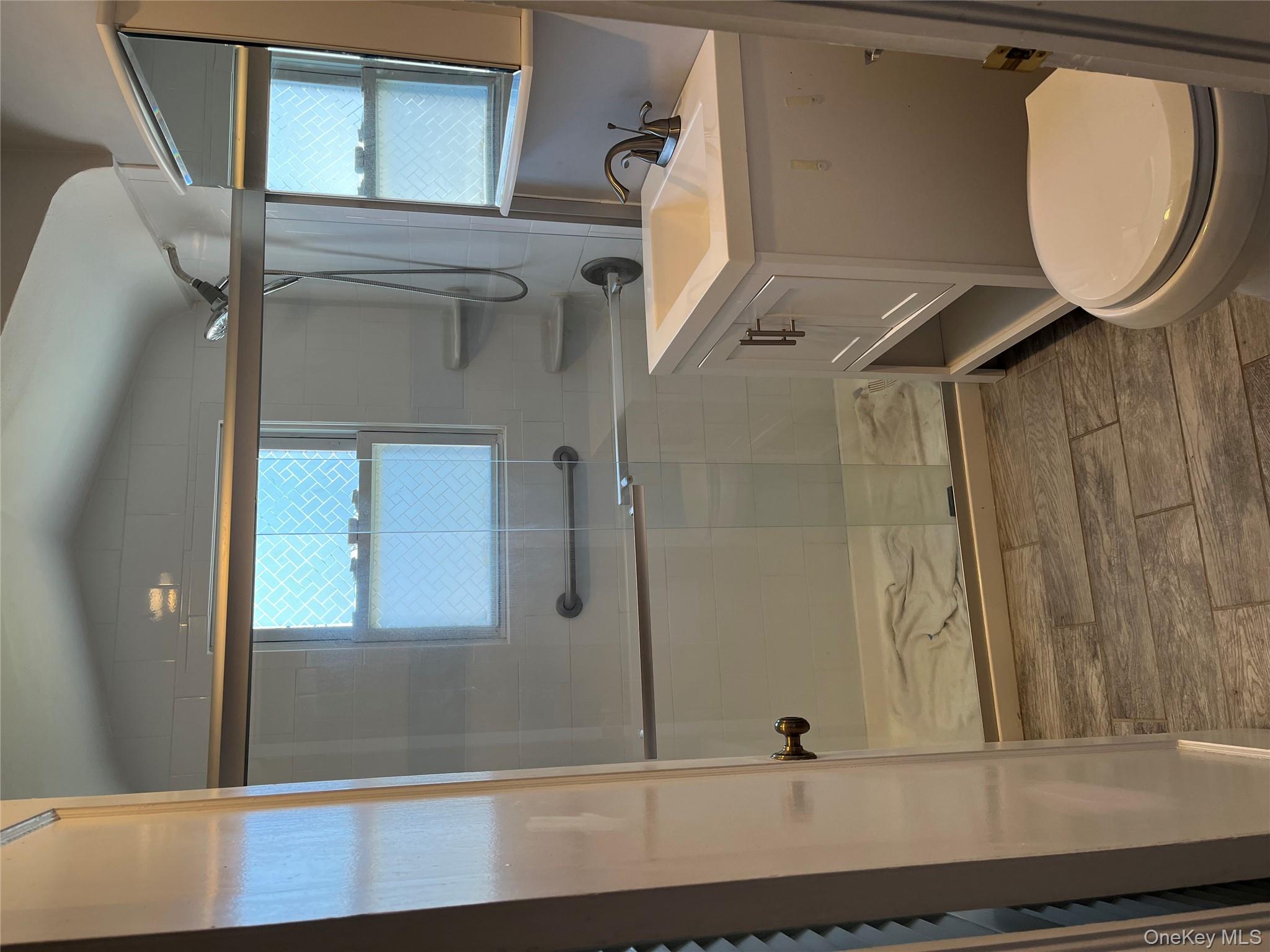 #4 photo, 7 Floyd Place, East Norwich , NY 11732