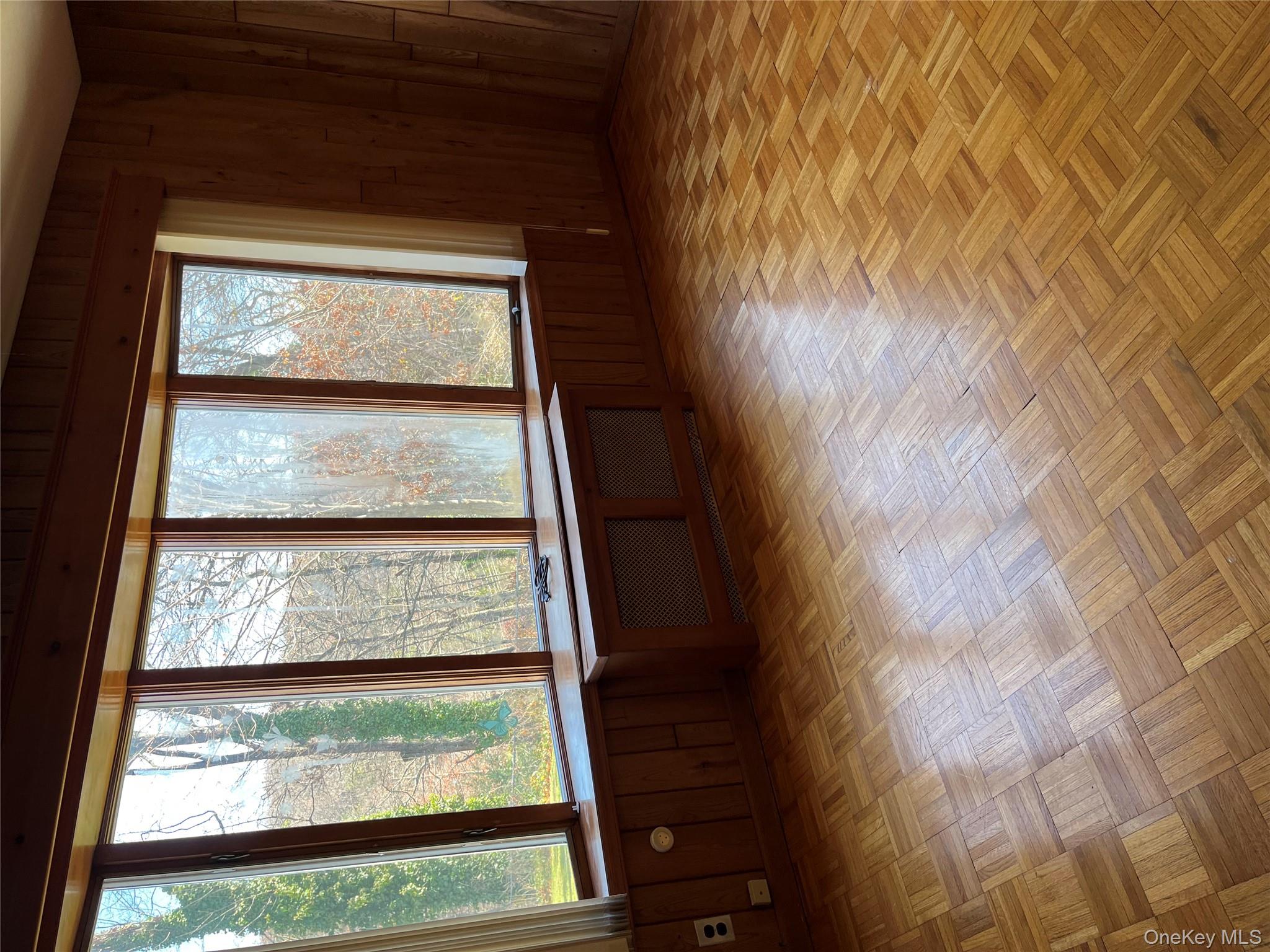 #5 photo, 7 Floyd Place, East Norwich , NY 11732