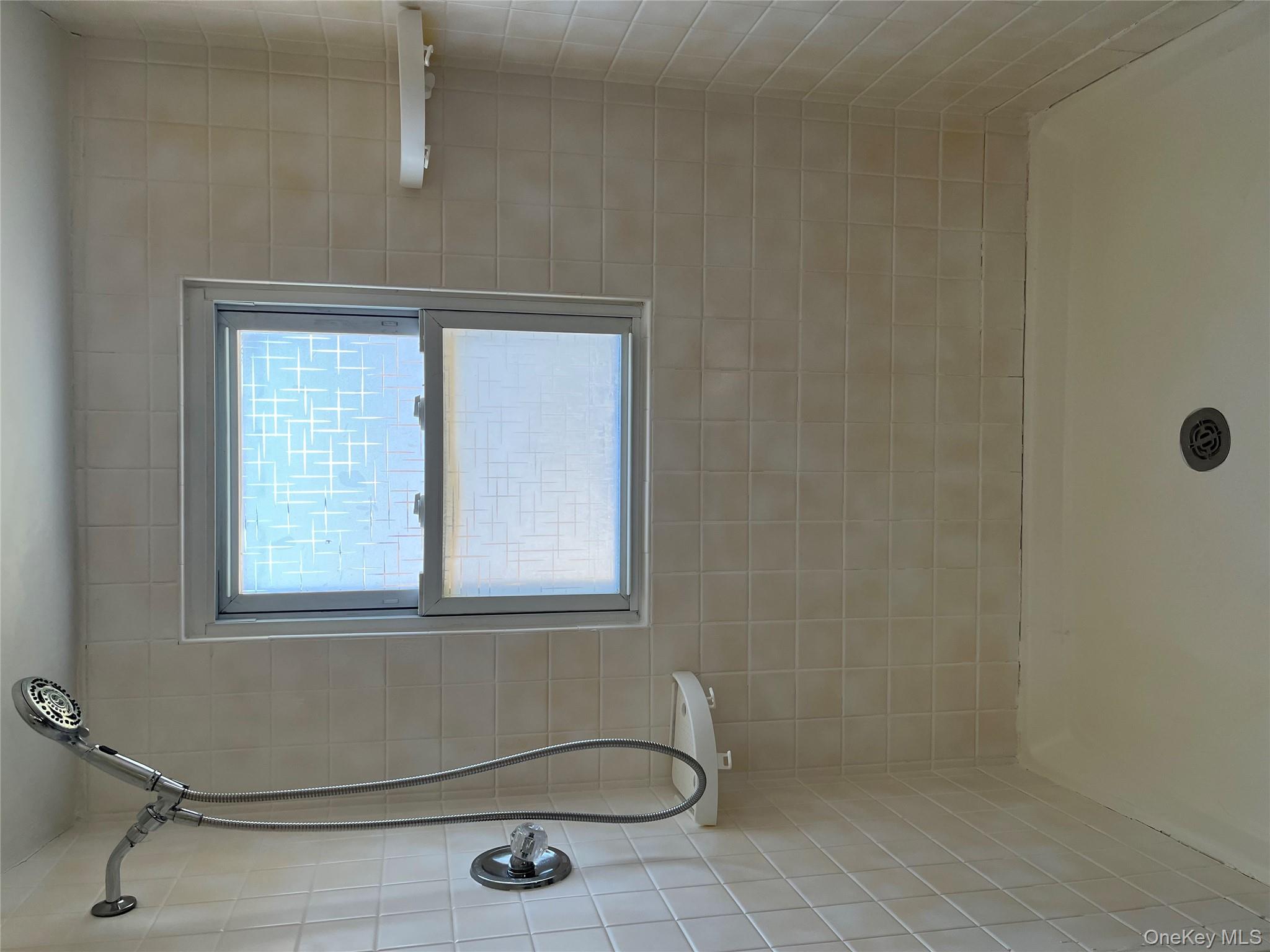 #9 photo, 7 Floyd Place, East Norwich , NY 11732