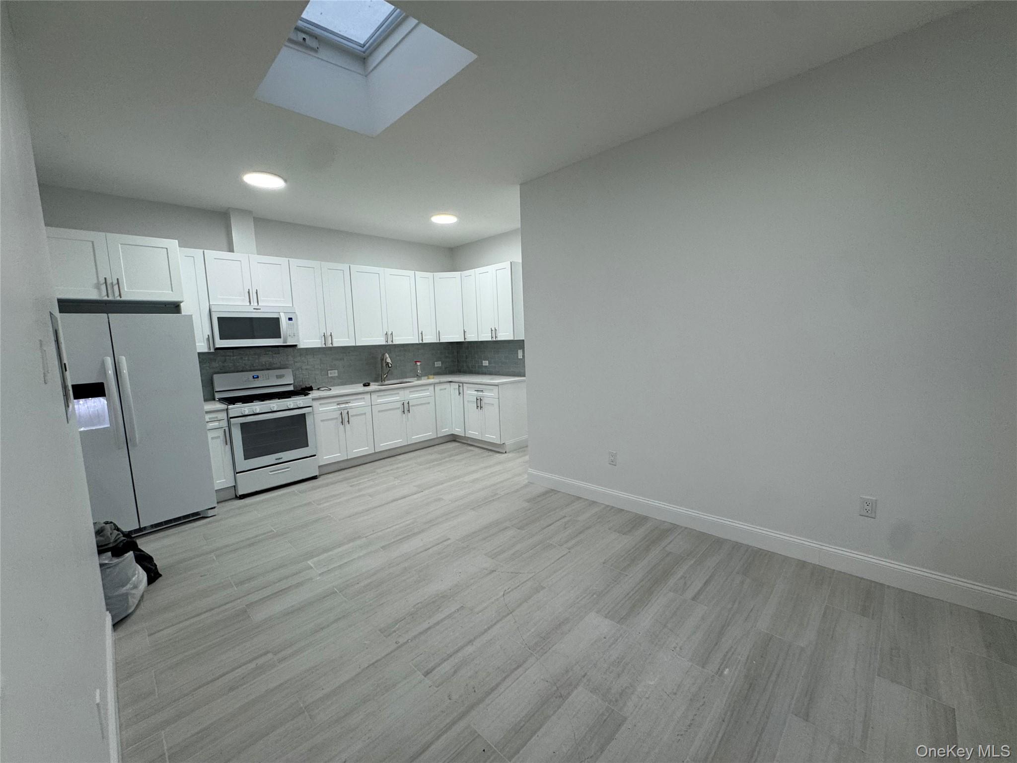 #2 photo, 102-01 Northern Boulevard, Corona , NY 11368