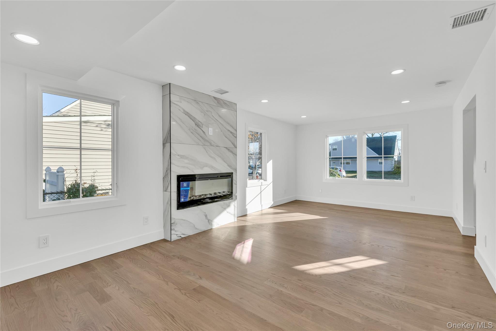 #10 photo, 24 Rim Lane, Hicksville , NY 11801