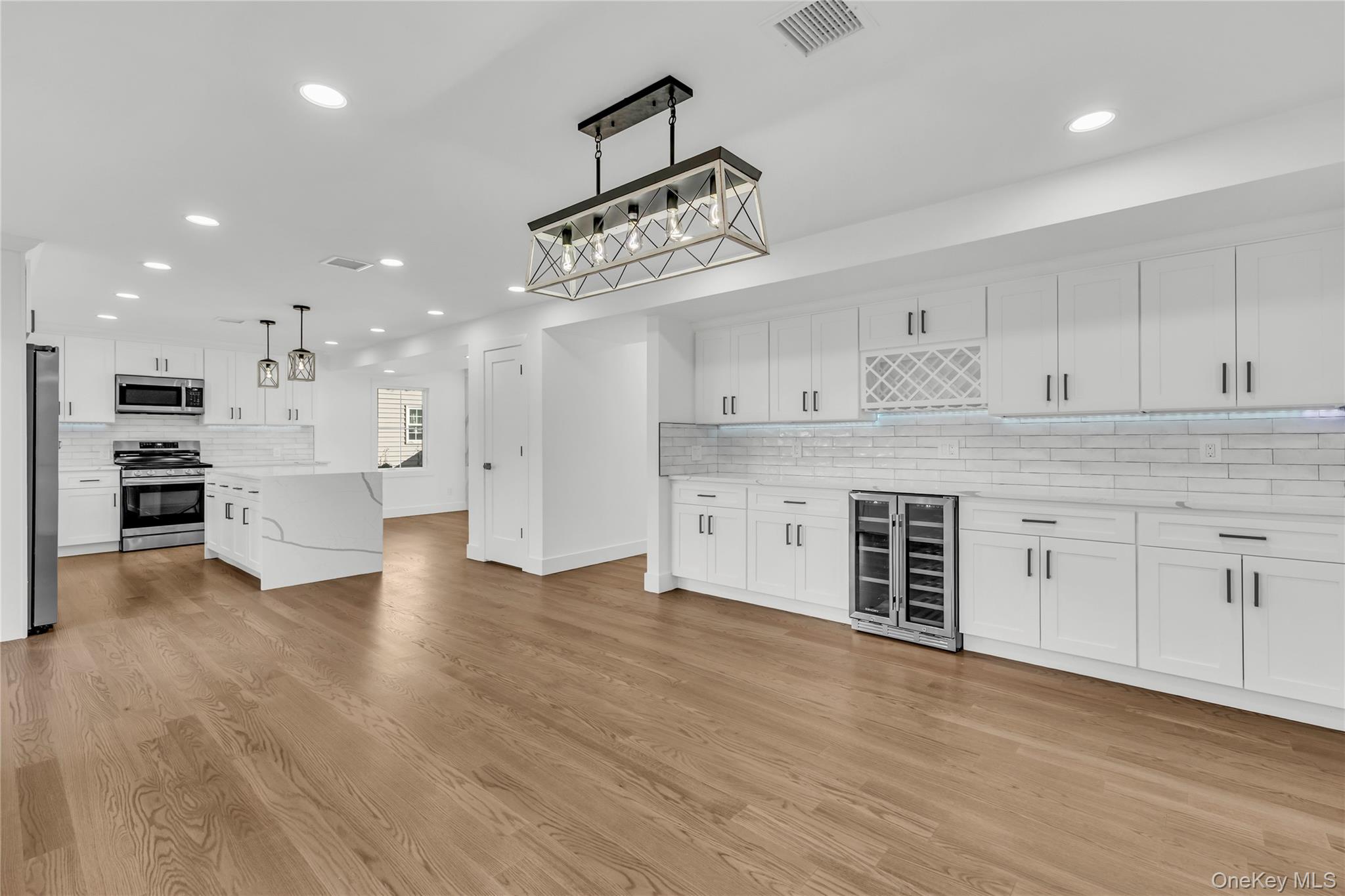 #18 photo, 24 Rim Lane, Hicksville , NY 11801