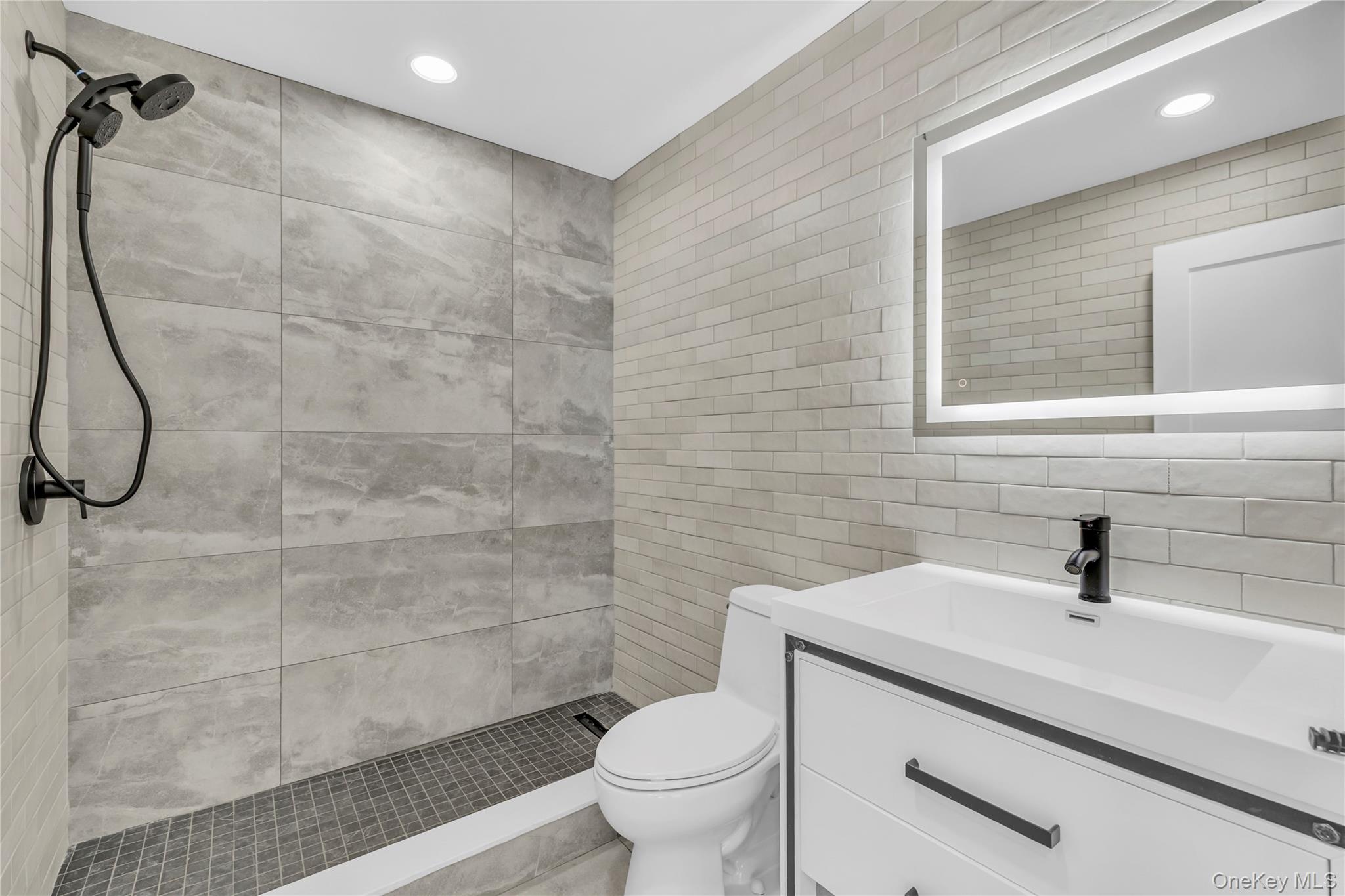 #19 photo, 24 Rim Lane, Hicksville , NY 11801