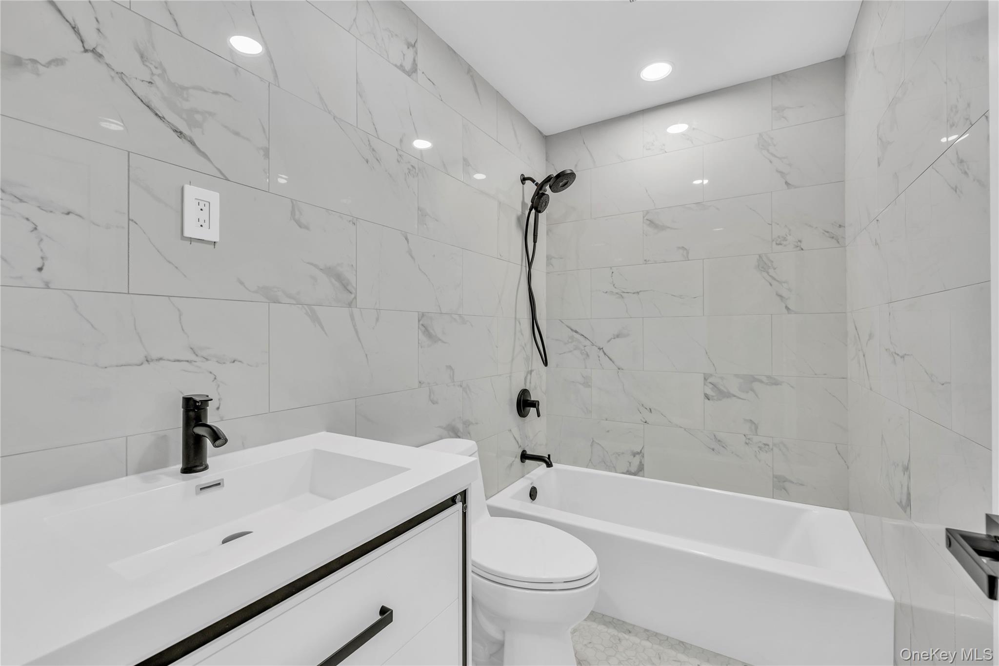 #20 photo, 24 Rim Lane, Hicksville , NY 11801