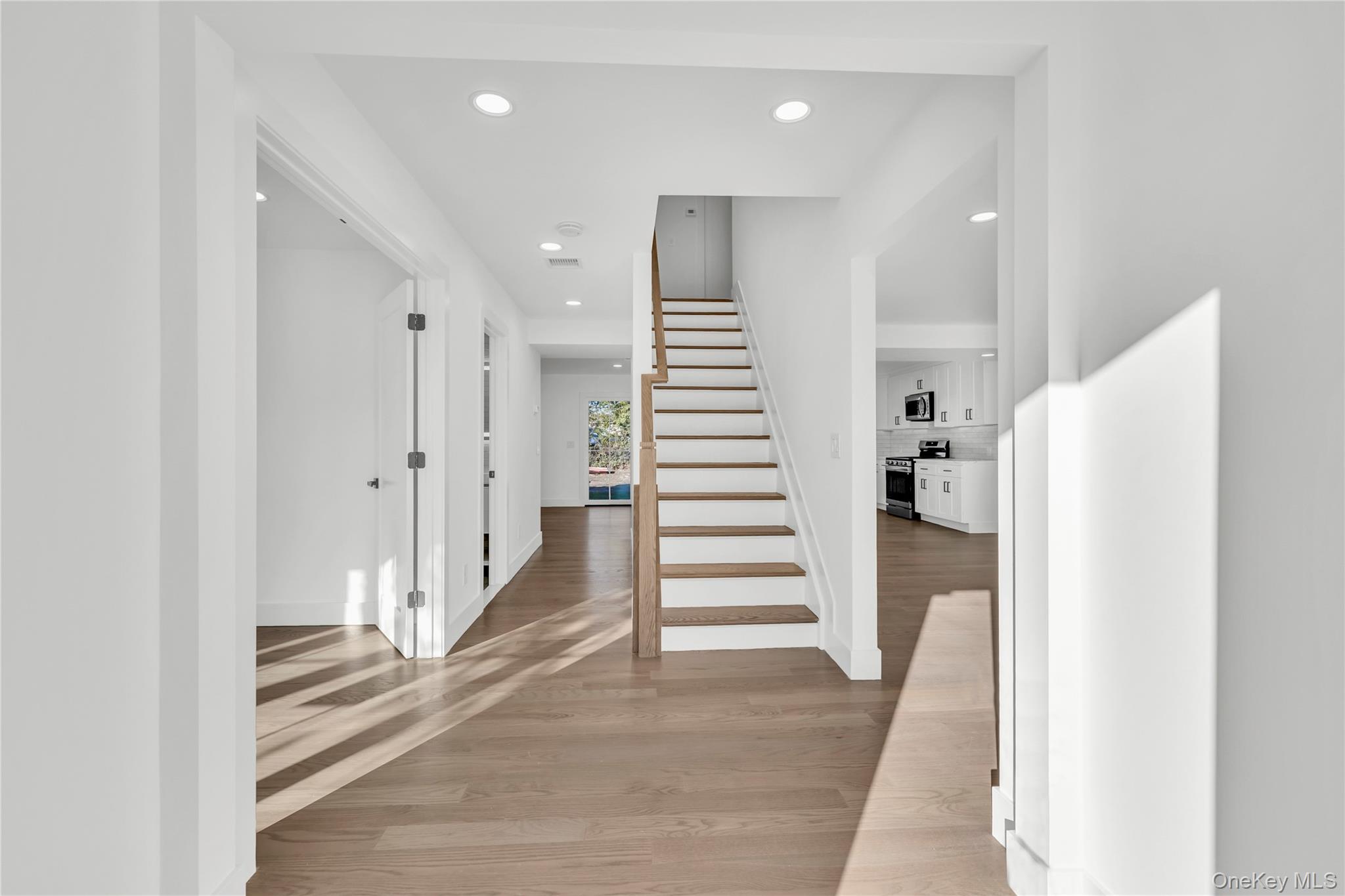 #5 photo, 24 Rim Lane, Hicksville , NY 11801