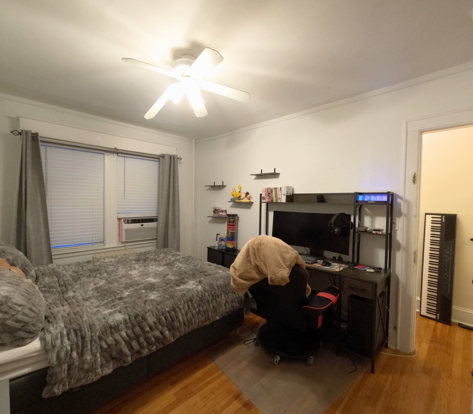 #15 photo, 20-45 31st Street, Astoria , NY 11105