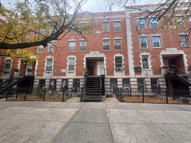 #18 photo, 2573 Frederick Douglass Blvd , #A, Central Harlem , NY 10030