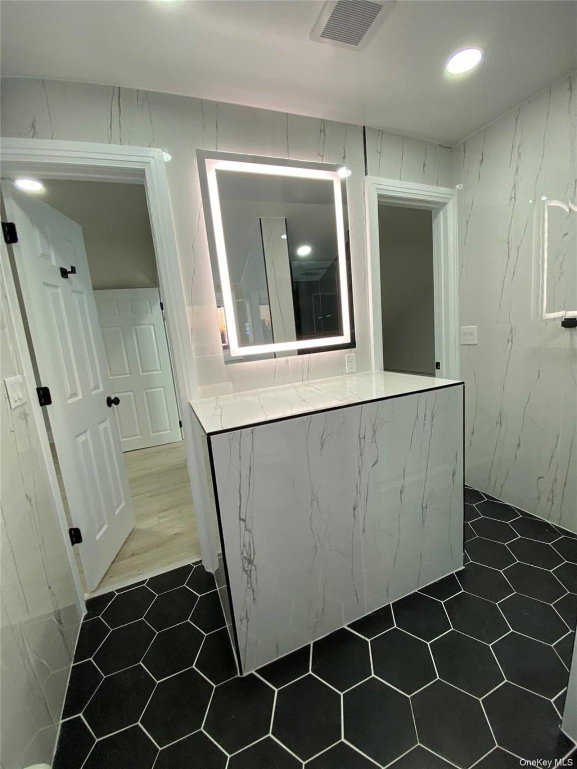 #18 photo, 602 Clocks Boulevard, ناسو Massapequa , NY 11758