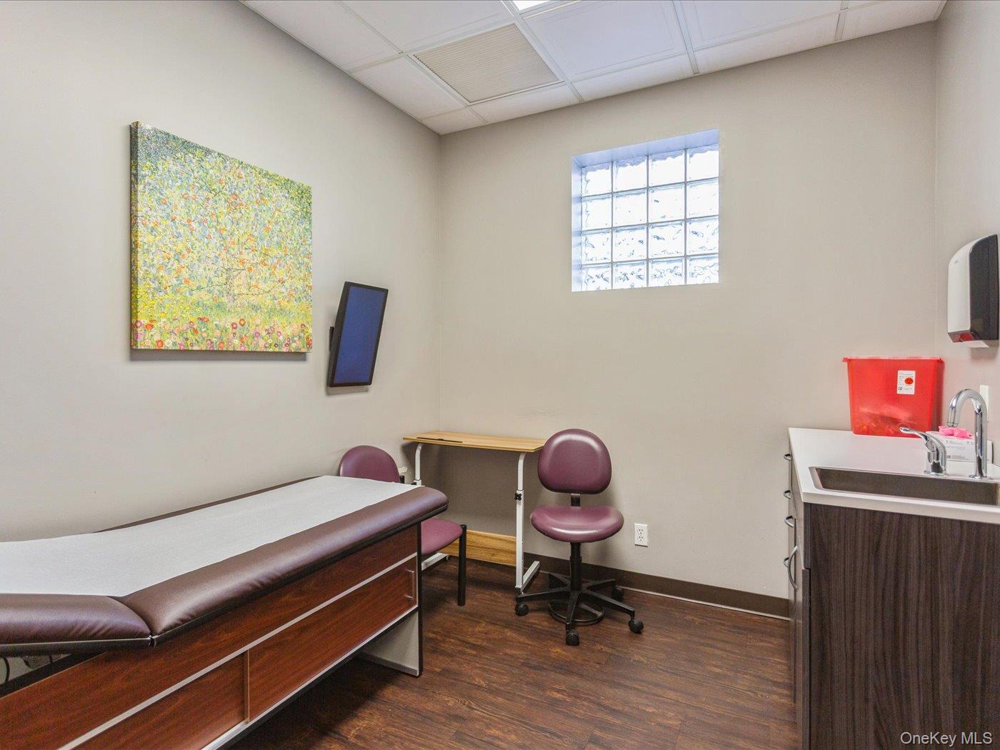 #13 photo, 270 Doughty Boulevard, नासाउ काउंटी Inwood , NY 11096