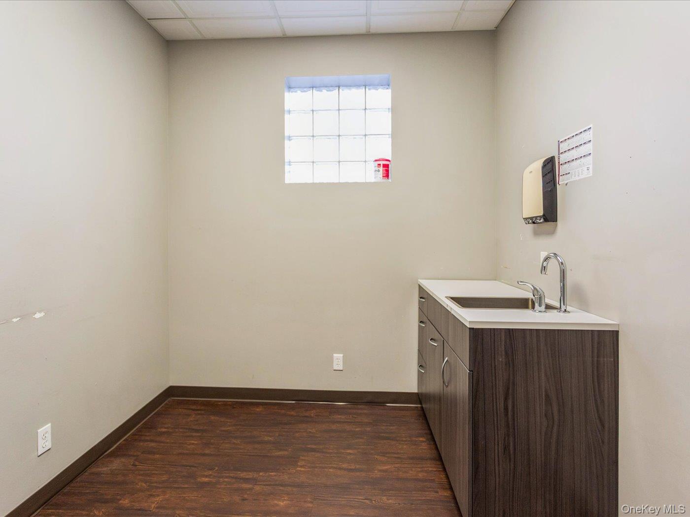 #17 photo, 270 Doughty Boulevard, नासाउ काउंटी Inwood , NY 11096