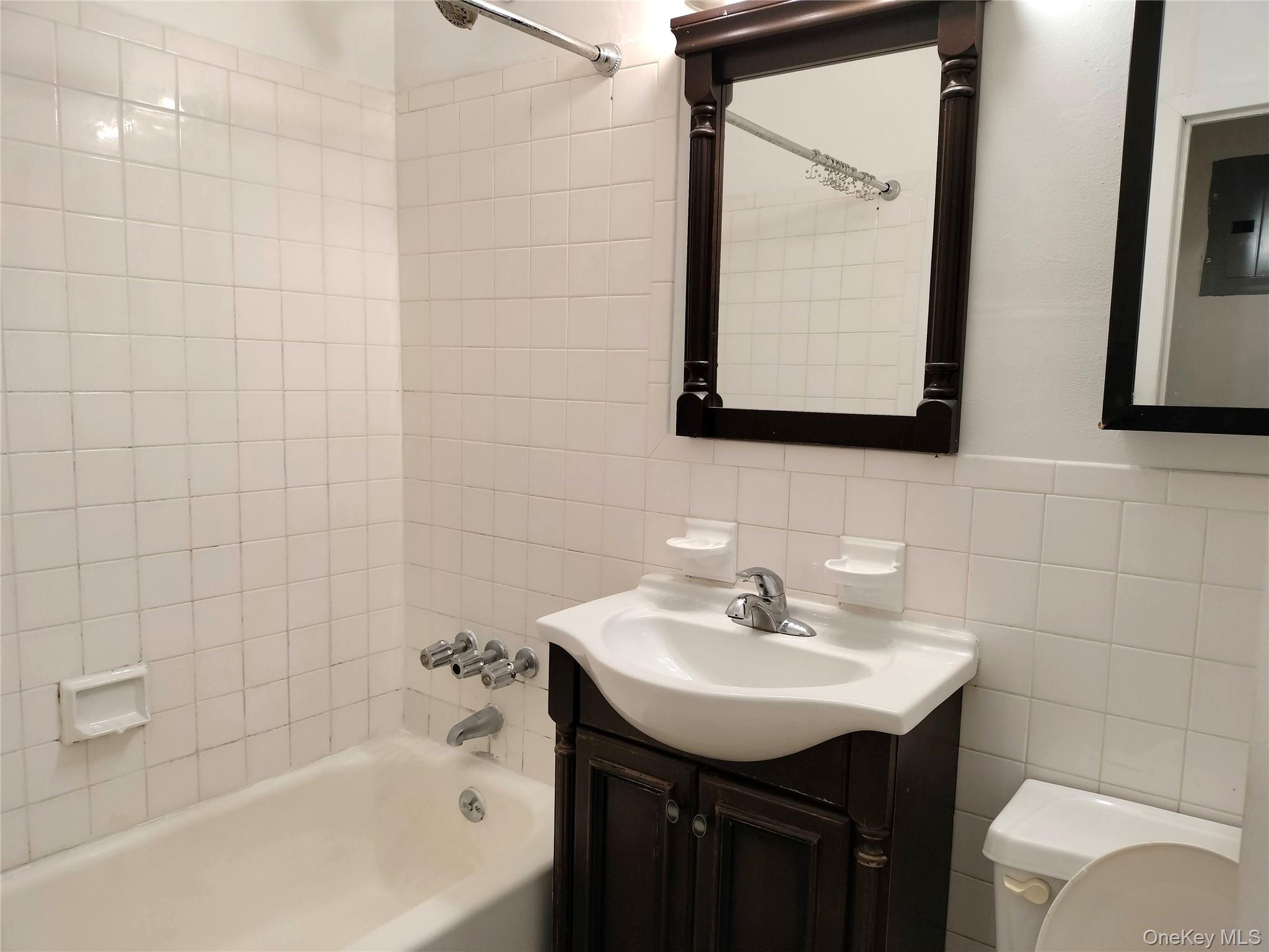 #8 photo, 334 E 53rd Street, New York (Manhattan) , NY 10022