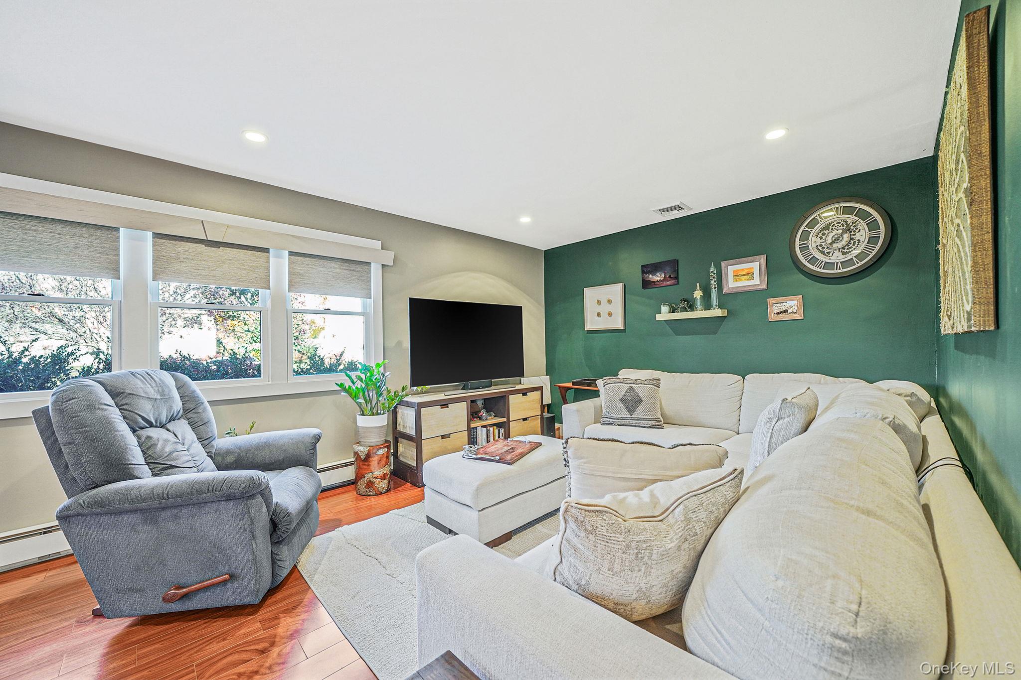 #10 photo, 4 Malcolm Street, Саффолк ‖ Bellport , NY 11713