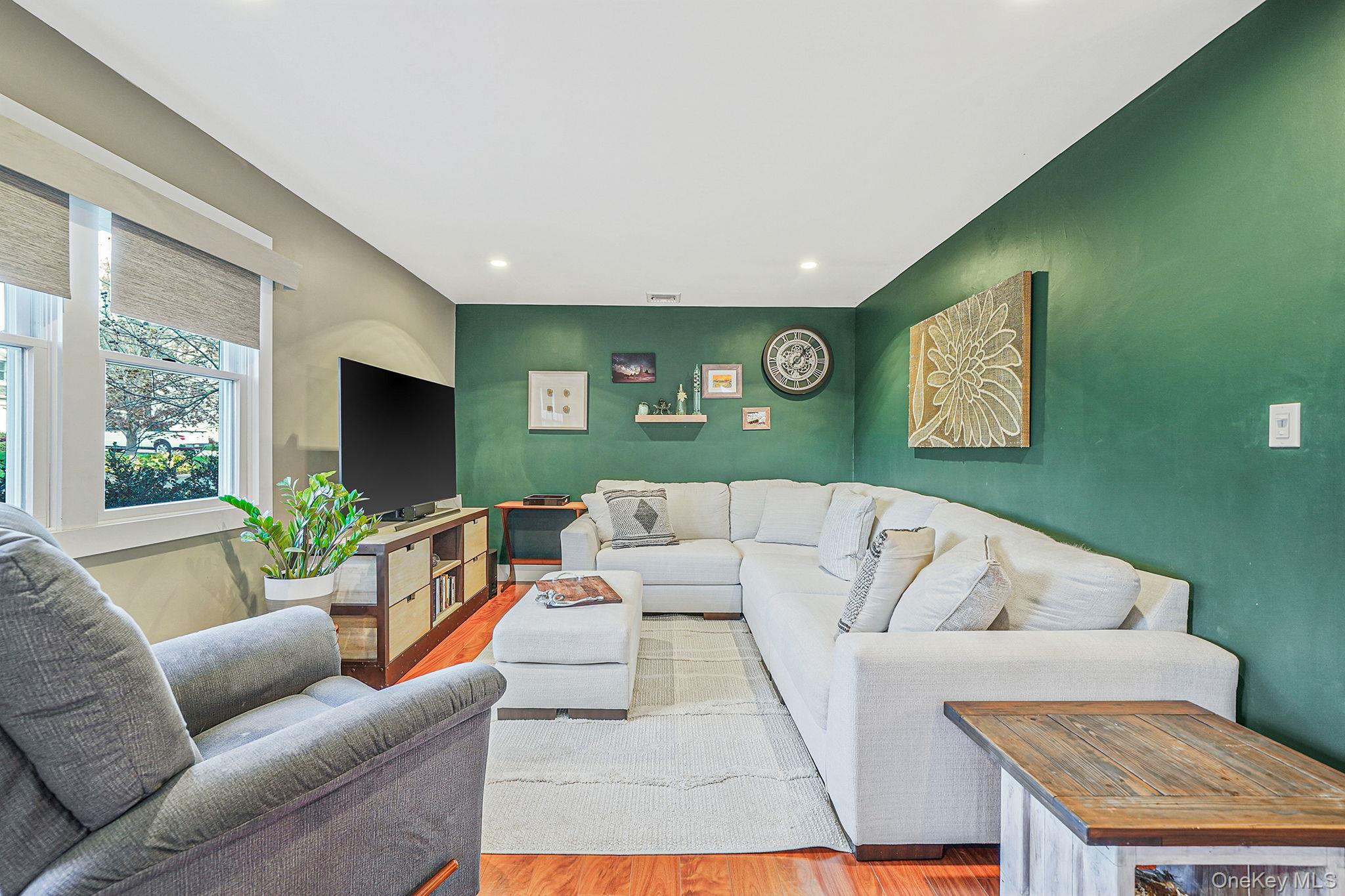 #9 photo, 4 Malcolm Street, Саффолк ‖ Bellport , NY 11713