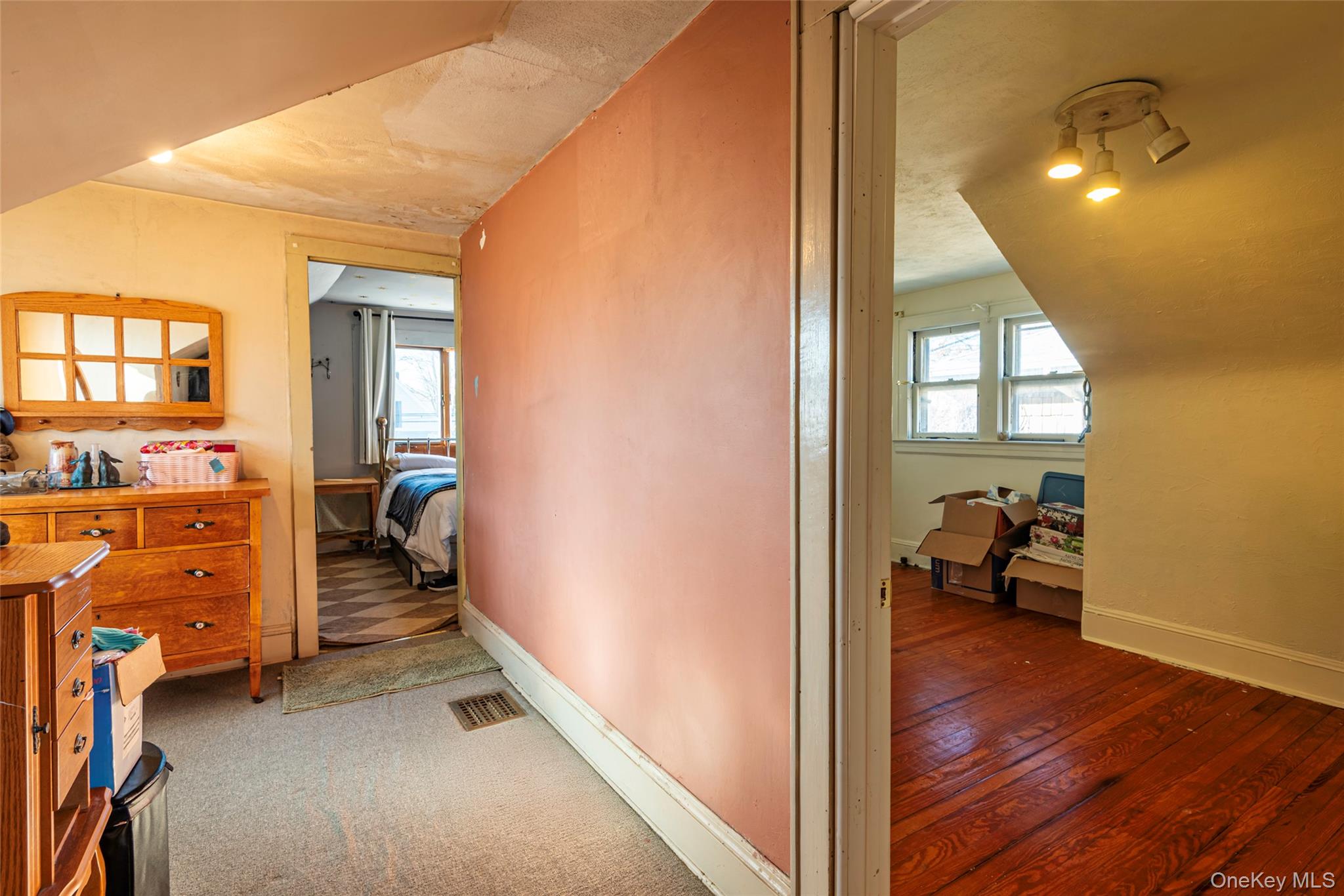 #16 photo, 155 McKee Street, नासाउ काउंटी Floral Park , NY 11001