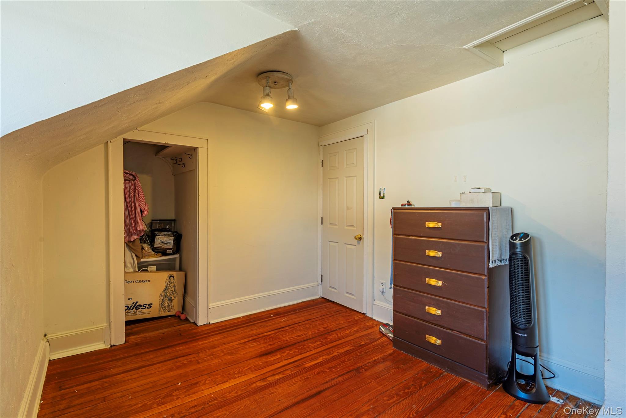 #19 photo, 155 McKee Street, नासाउ काउंटी Floral Park , NY 11001