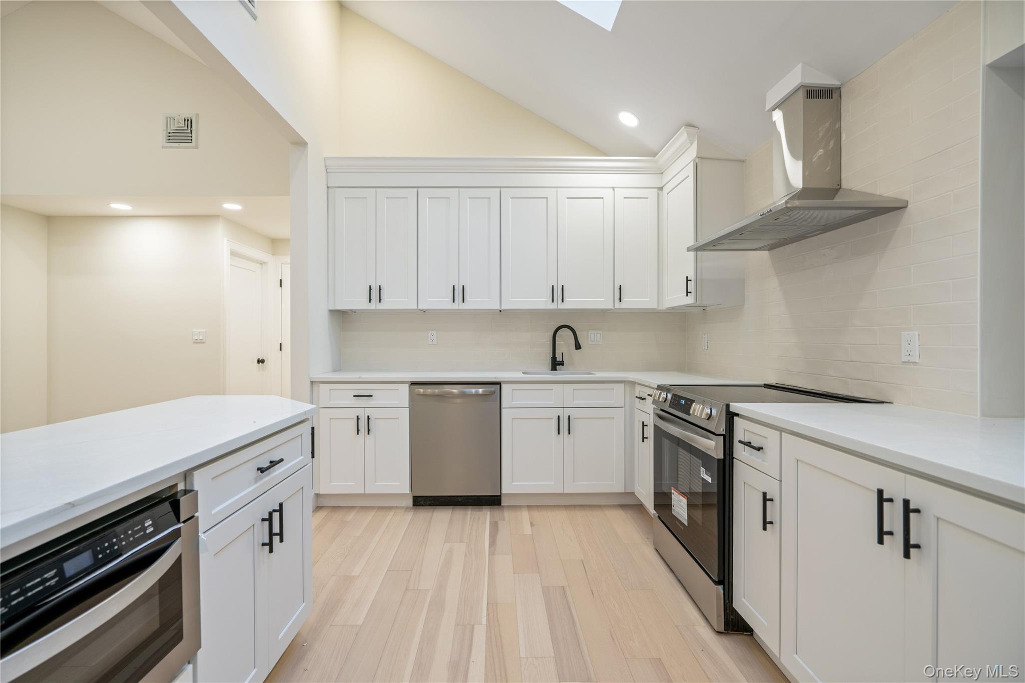 #13 photo, 1 Upper Lane, Centerport , NY 11721