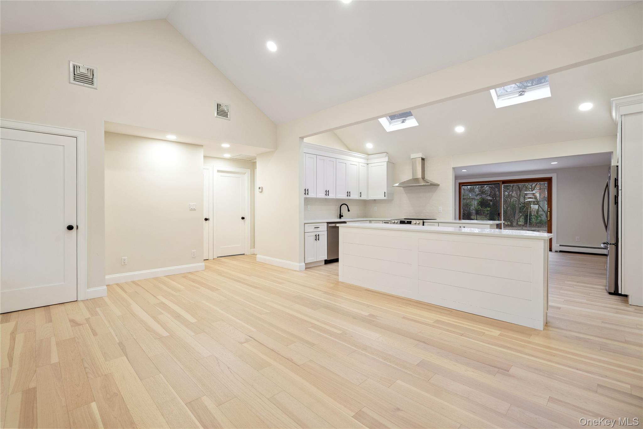 #7 photo, 1 Upper Lane, Centerport , NY 11721