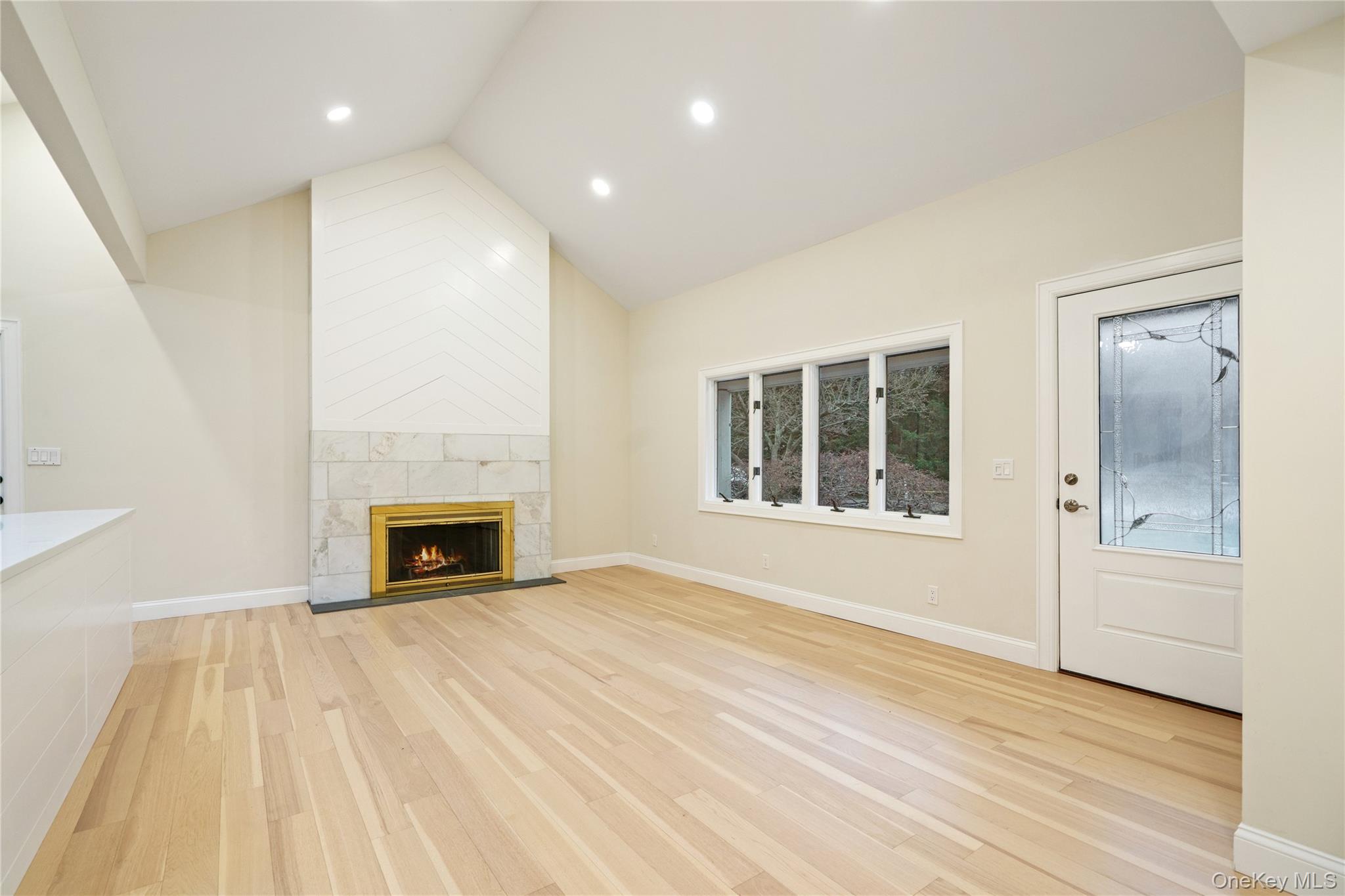 #8 photo, 1 Upper Lane, Centerport , NY 11721