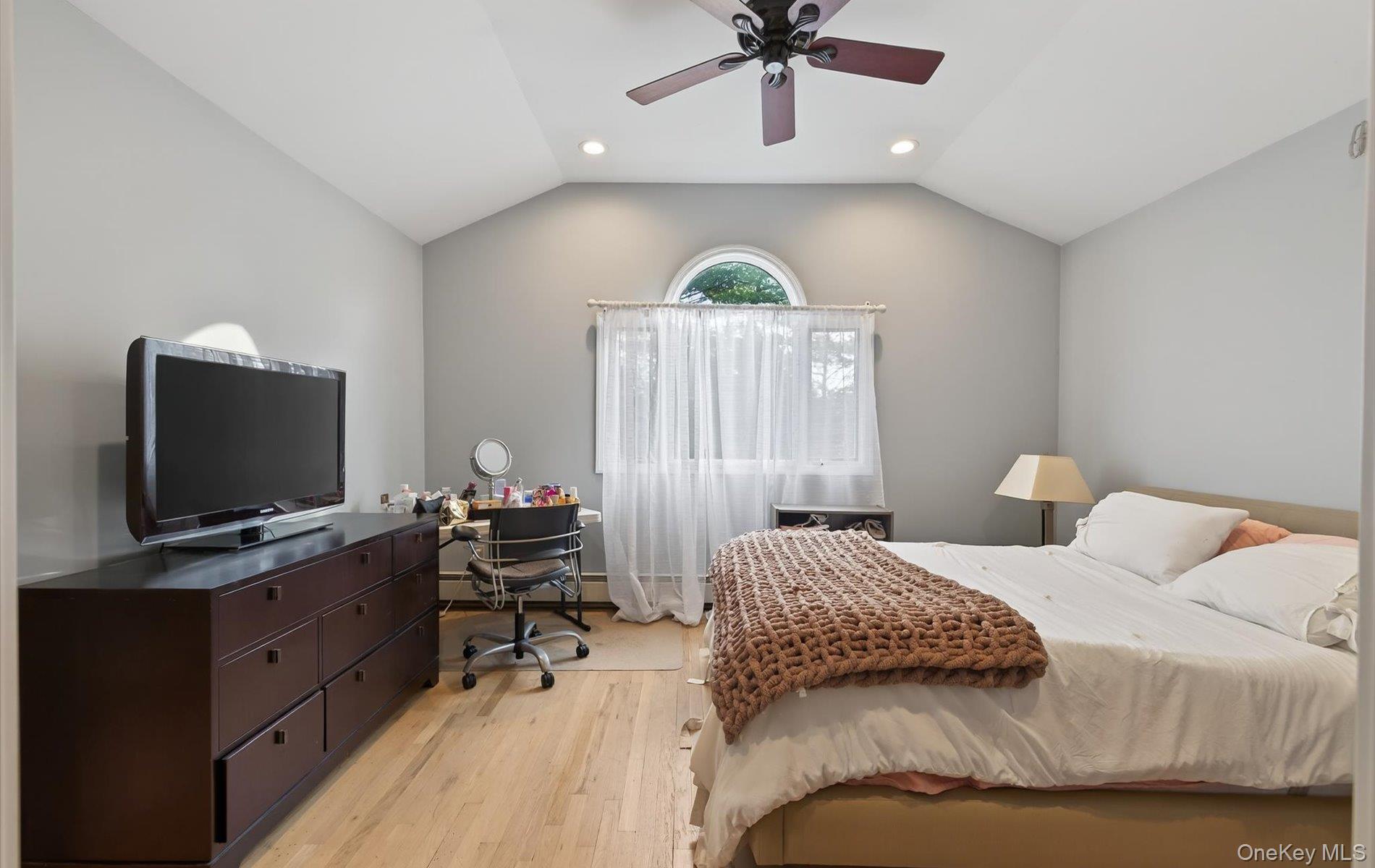 #16 photo, 110 Florida Avenue, सफ़ोक काउंटी Commack , NY 11725