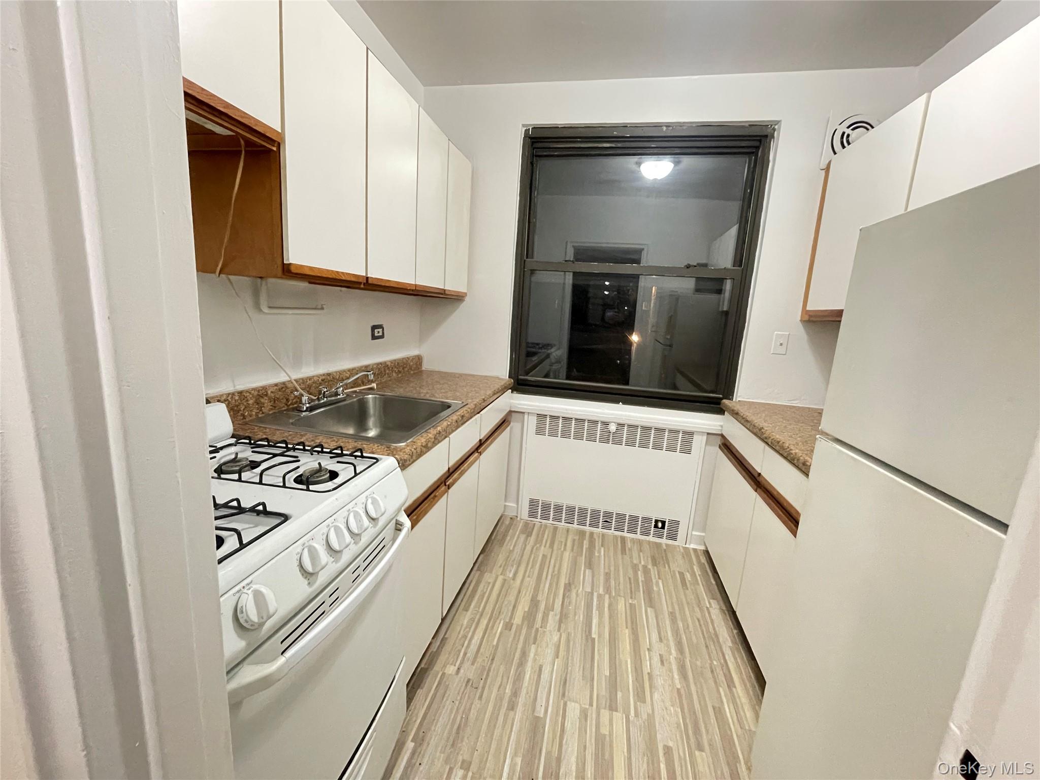 #4 photo, 17 Rockledge Road, Hartsdale , NY 10530