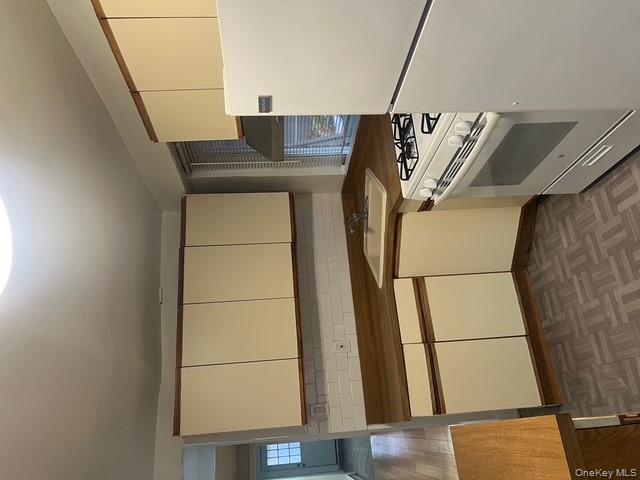 #2 photo, 2532 Fenton Avenue, ब्रोंक्स Bronx , NY 10469