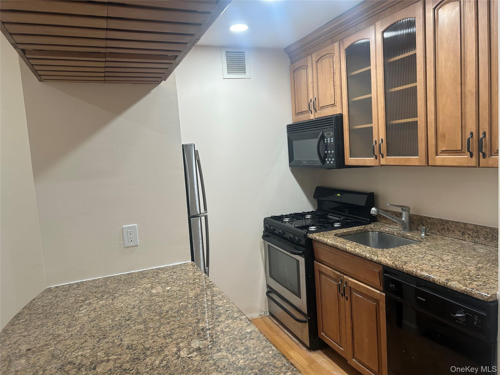 #14 photo, 310 Riverside Blvd, Long Beach , NY 11556