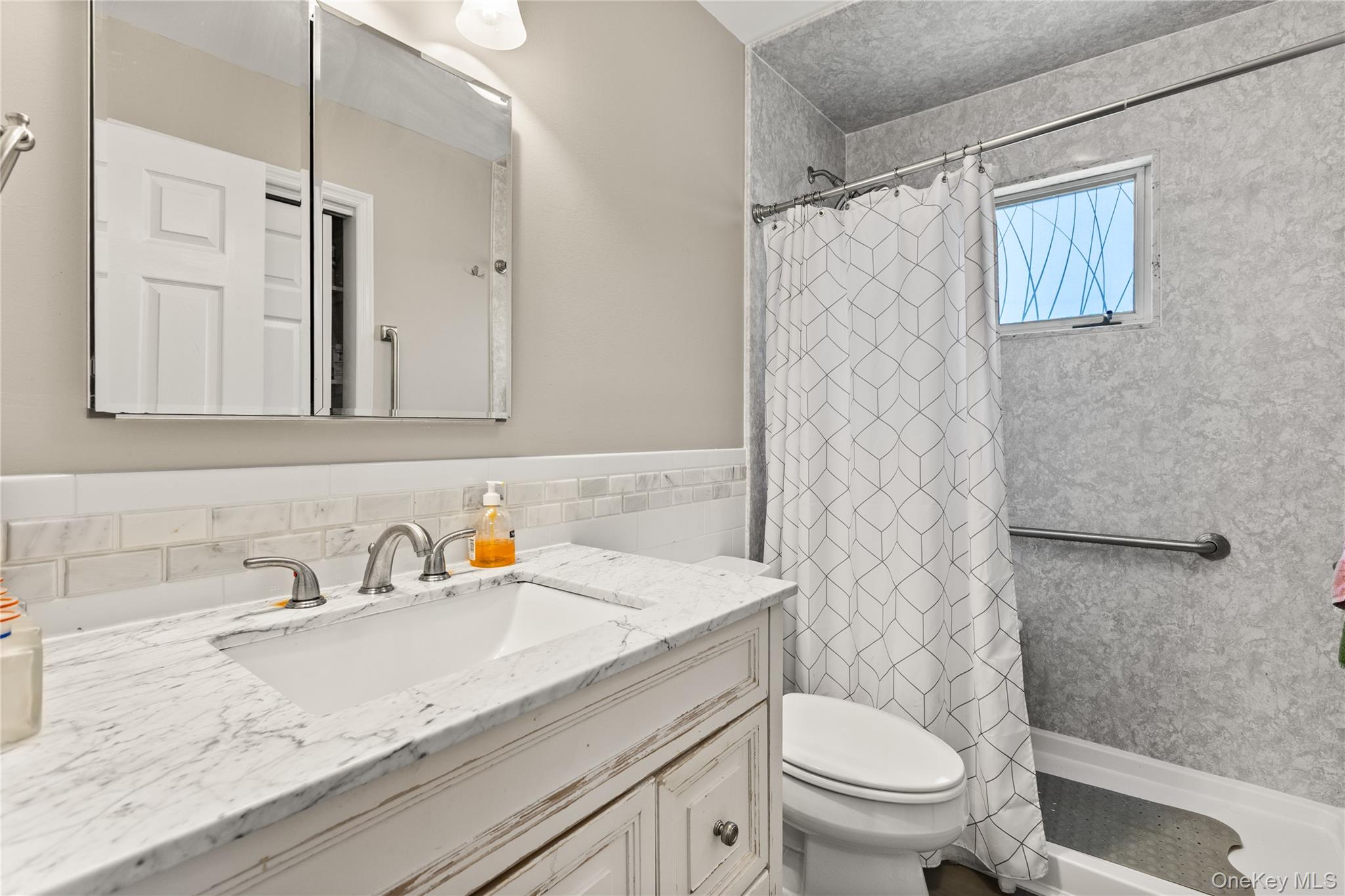 #12 photo, 18 Campbell Lane, מחוז סאפוק East Islip , NY 11730