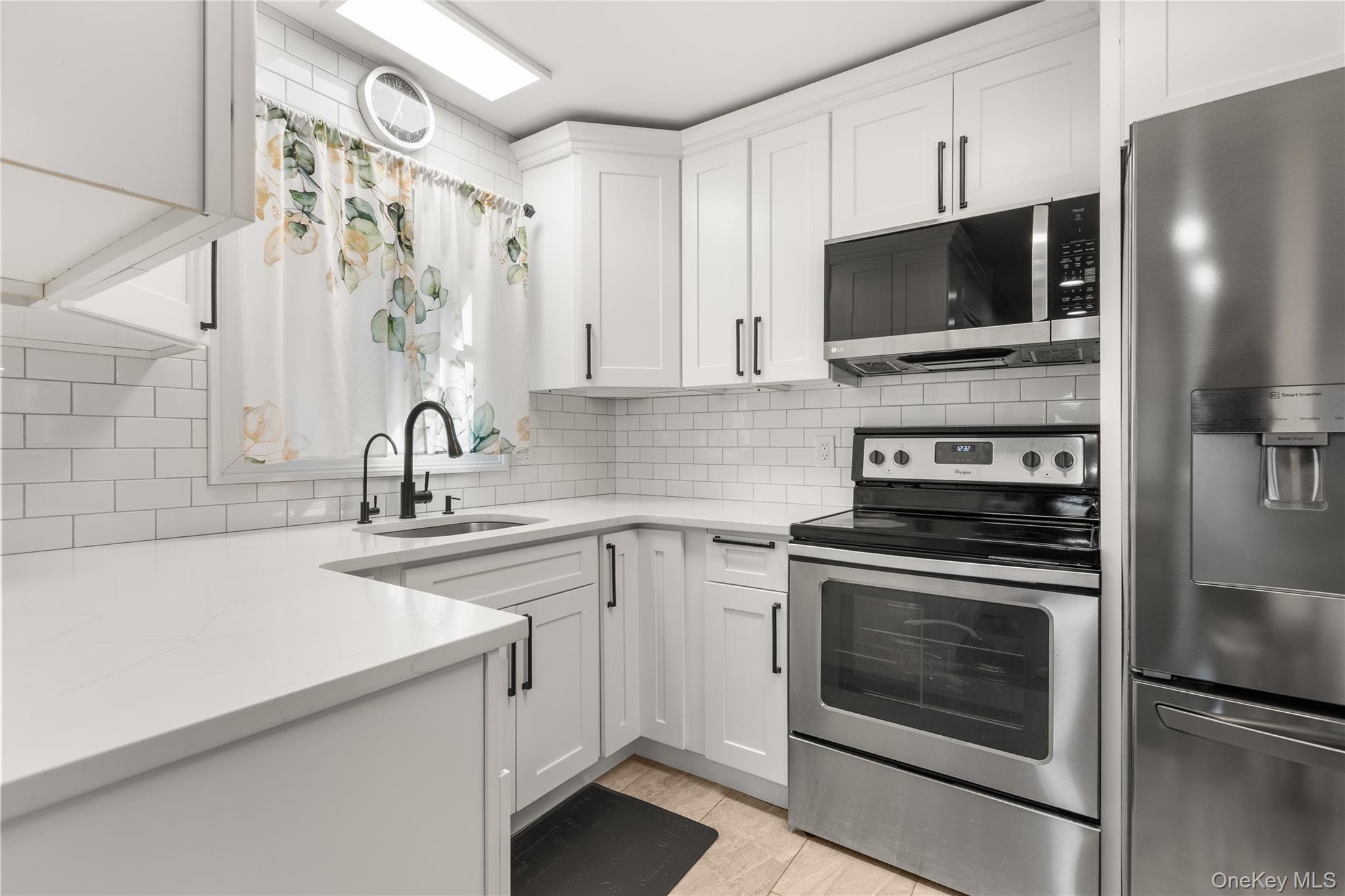 #3 photo, 68 A Oneida Avenue, מחוז סאפוק South Setauket , NY 11720