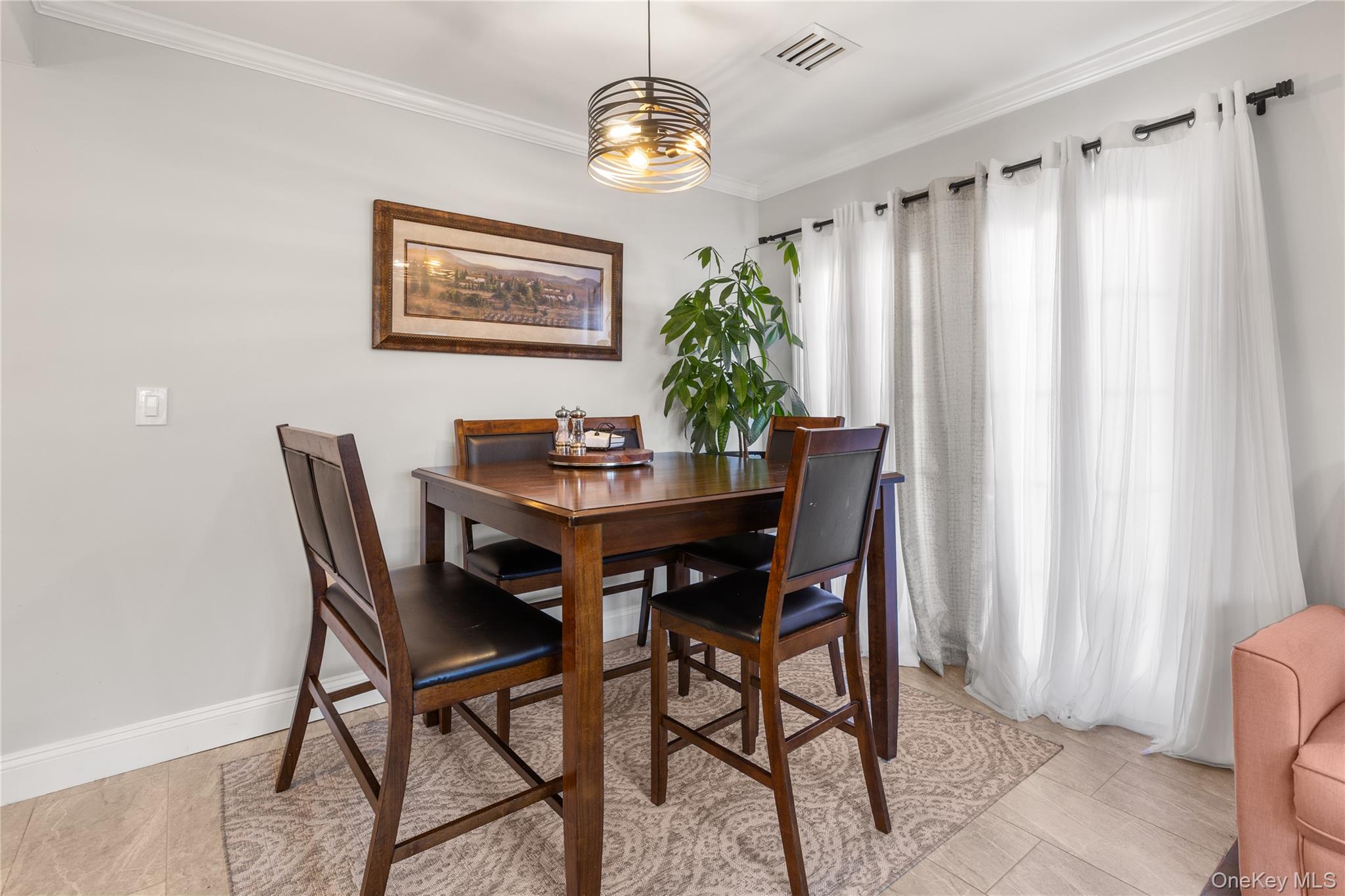 #4 photo, 68 A Oneida Avenue, מחוז סאפוק South Setauket , NY 11720