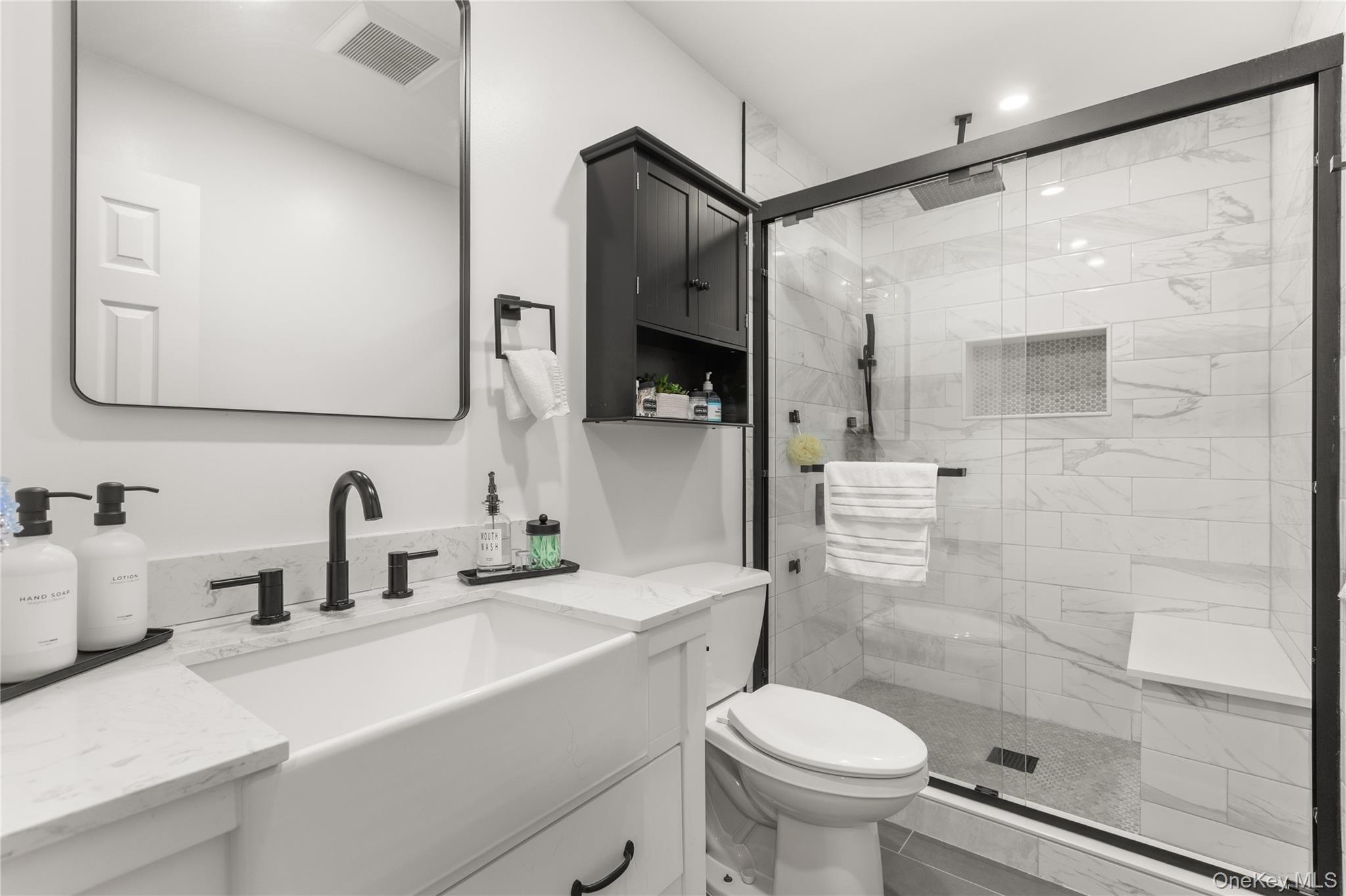 #8 photo, 68 A Oneida Avenue, מחוז סאפוק South Setauket , NY 11720