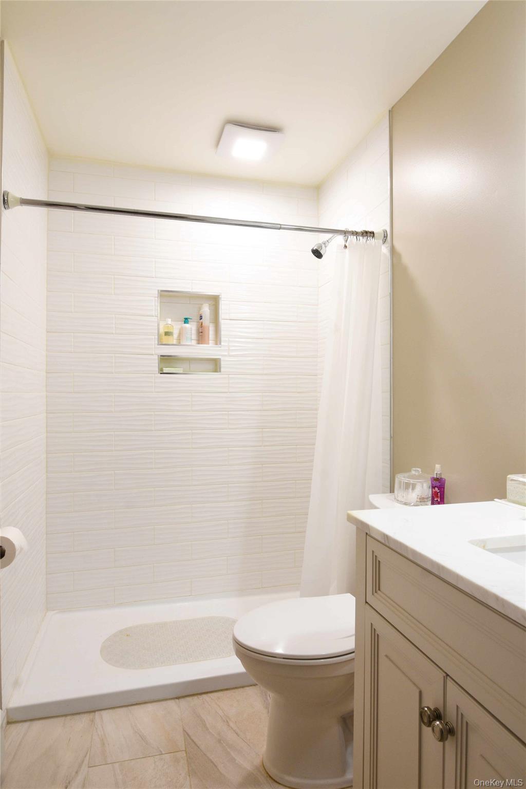 #10 photo, 651 Windmill Avenue, 롱 아일랜드 North Babylon , NY 11703