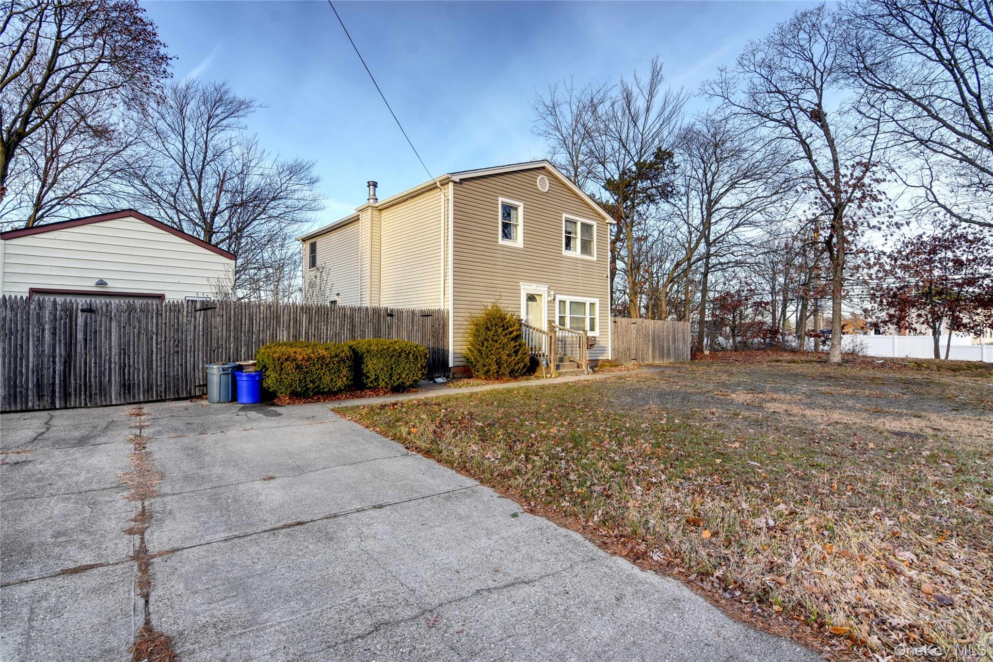 #3 photo, 651 Windmill Avenue, 롱 아일랜드 North Babylon , NY 11703