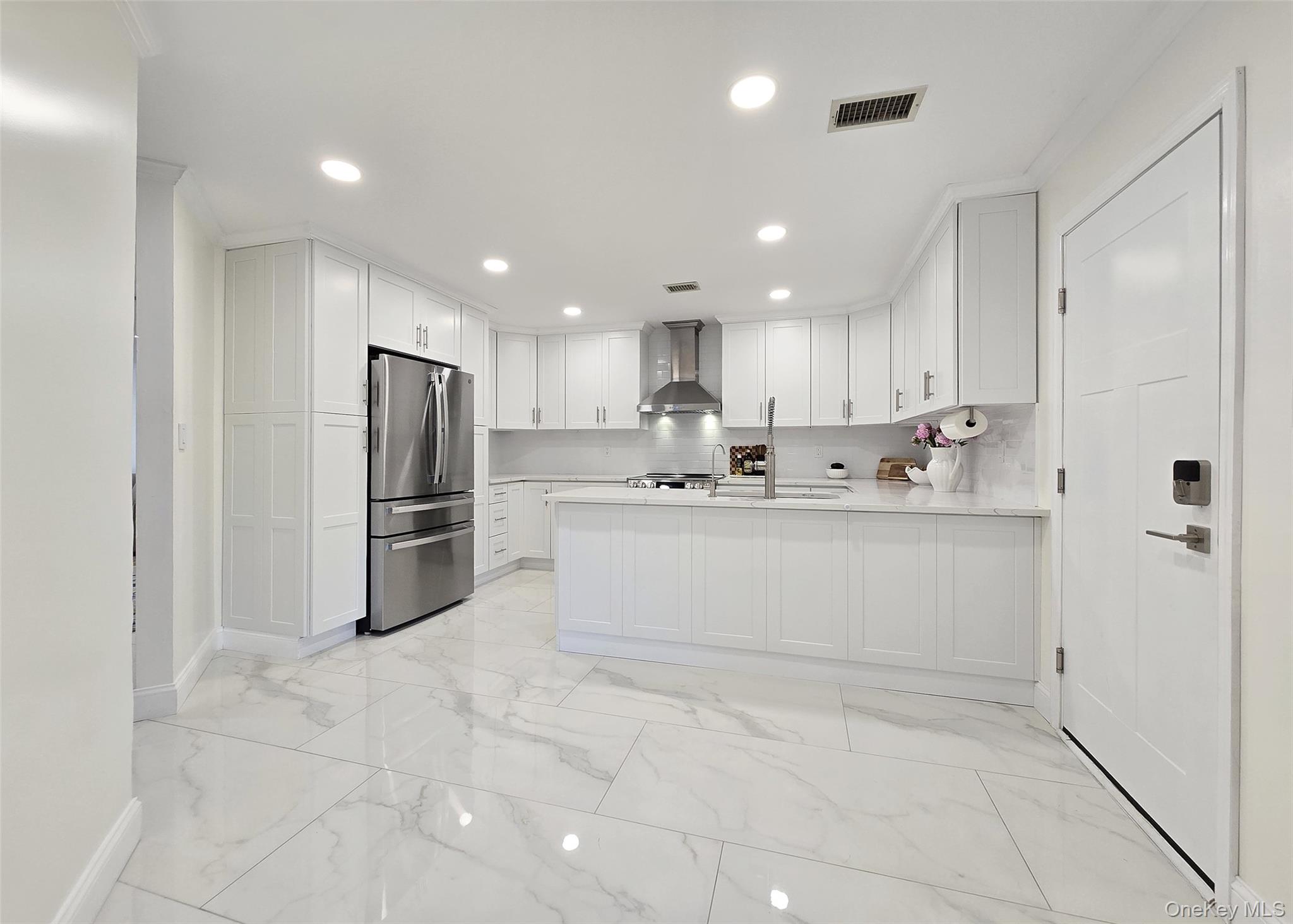 #5 photo, 31 Hampshire Court, מחוז סאפוק Holbrook , NY 11741