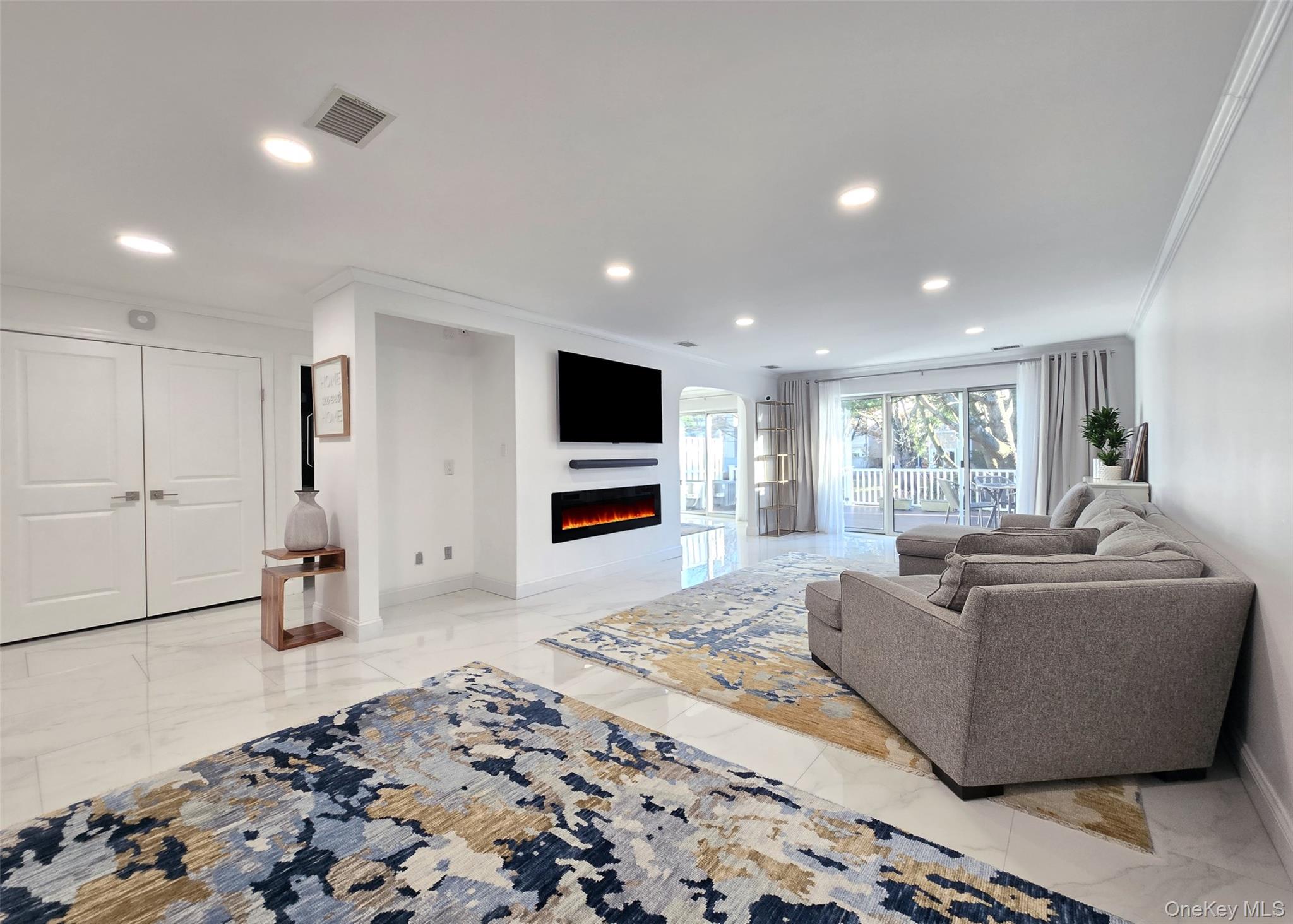 #9 photo, 31 Hampshire Court, מחוז סאפוק Holbrook , NY 11741