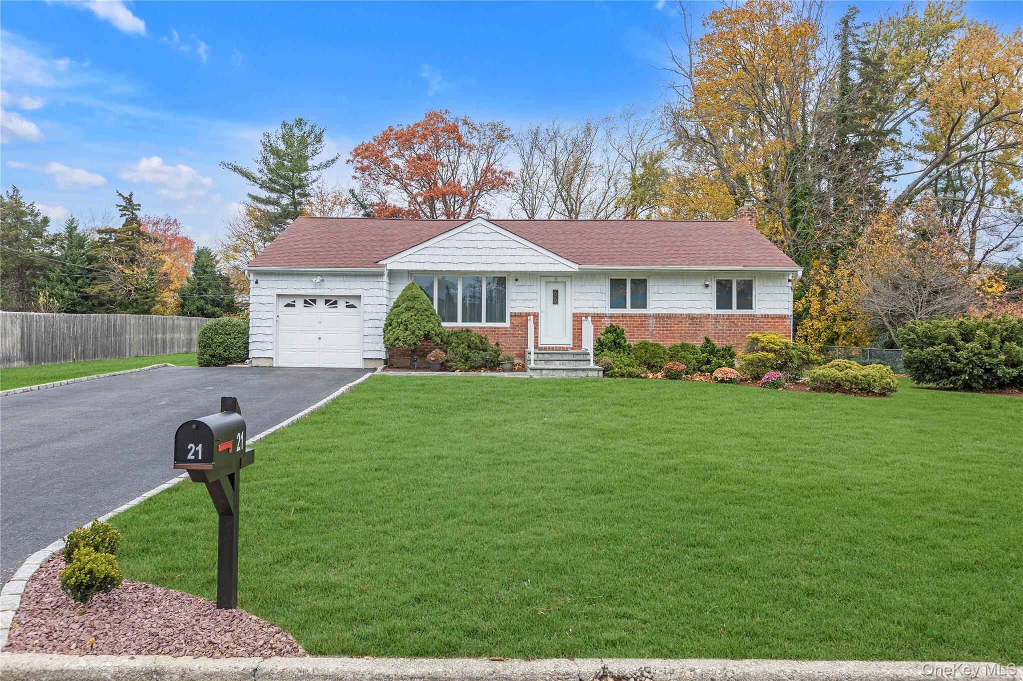 #1 photo, 21 Yeoman Drive, 东长岛 East Northport , NY 11731