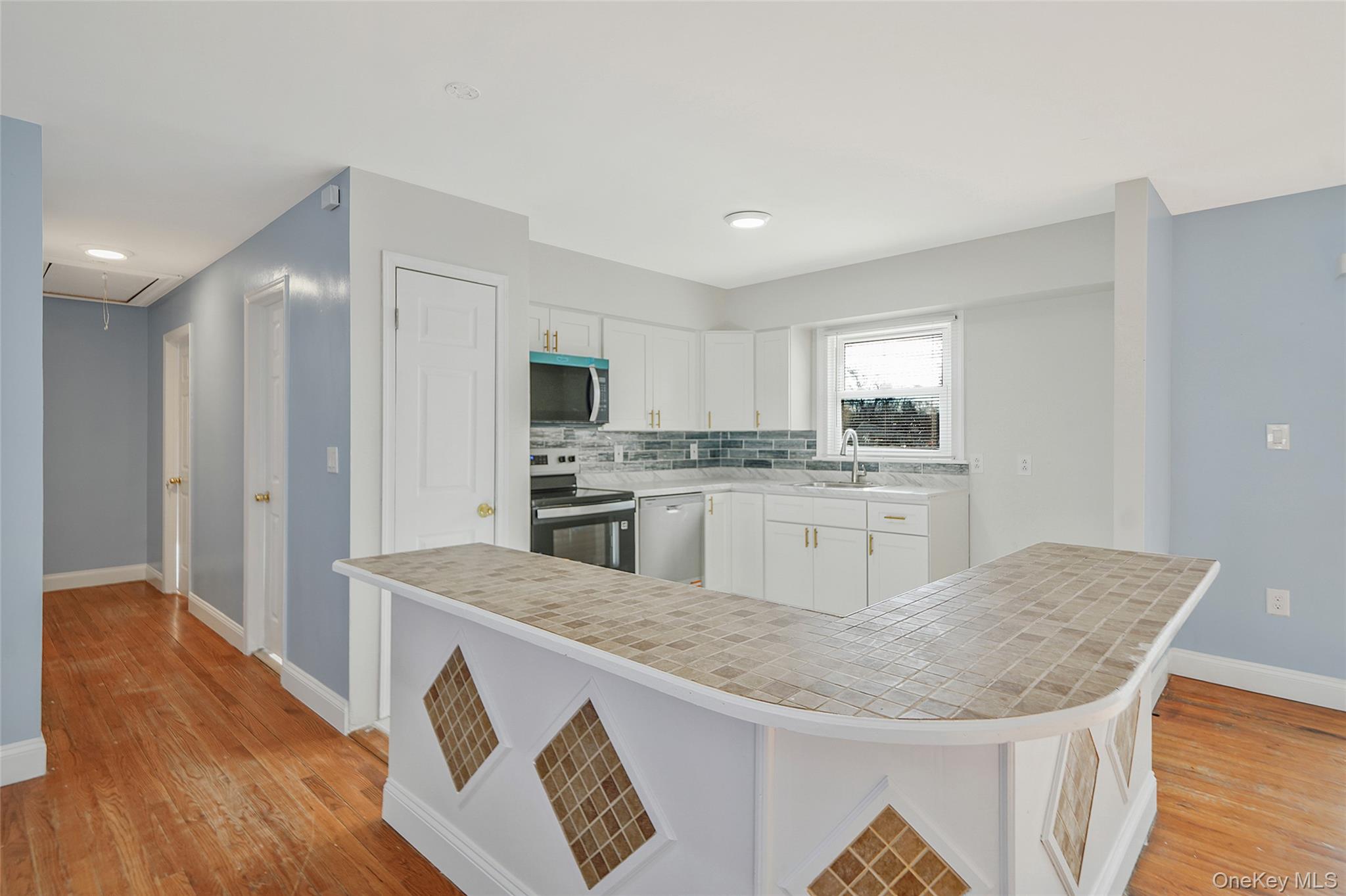 #15 photo, 182 New York Avenue, সাফোক কাউন্টি Bay Shore , NY 11706