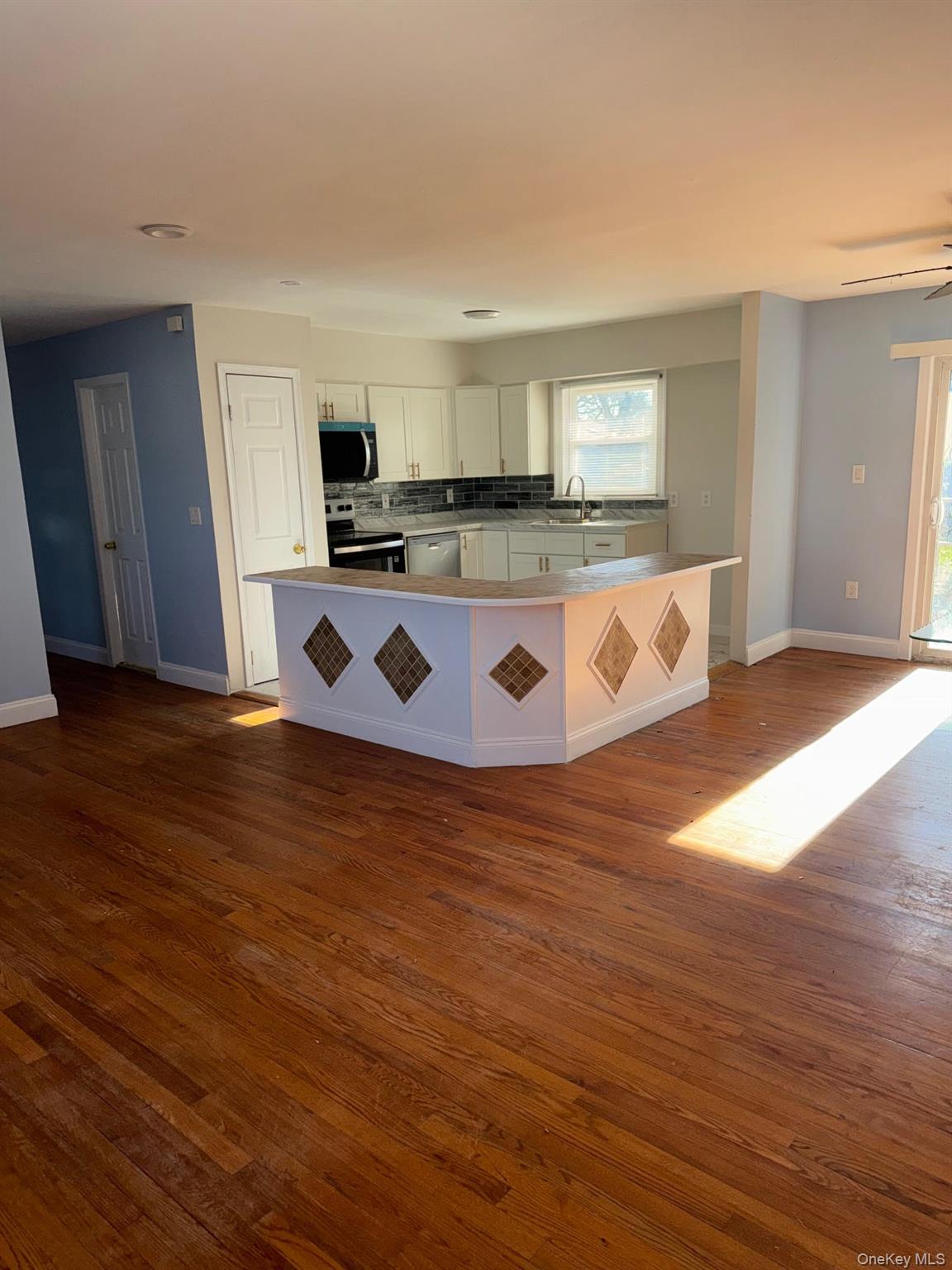 #5 photo, 182 New York Avenue, Bay Shore , NY 11706