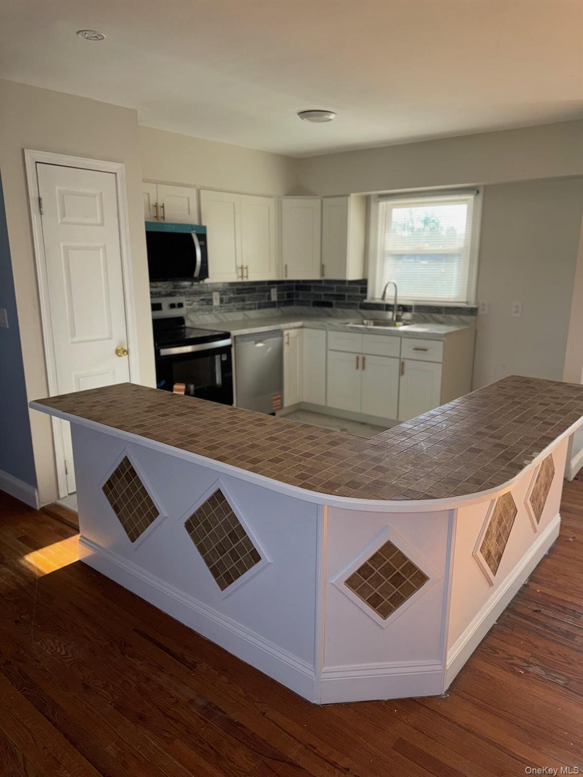 #6 photo, 182 New York Avenue, Bay Shore , NY 11706